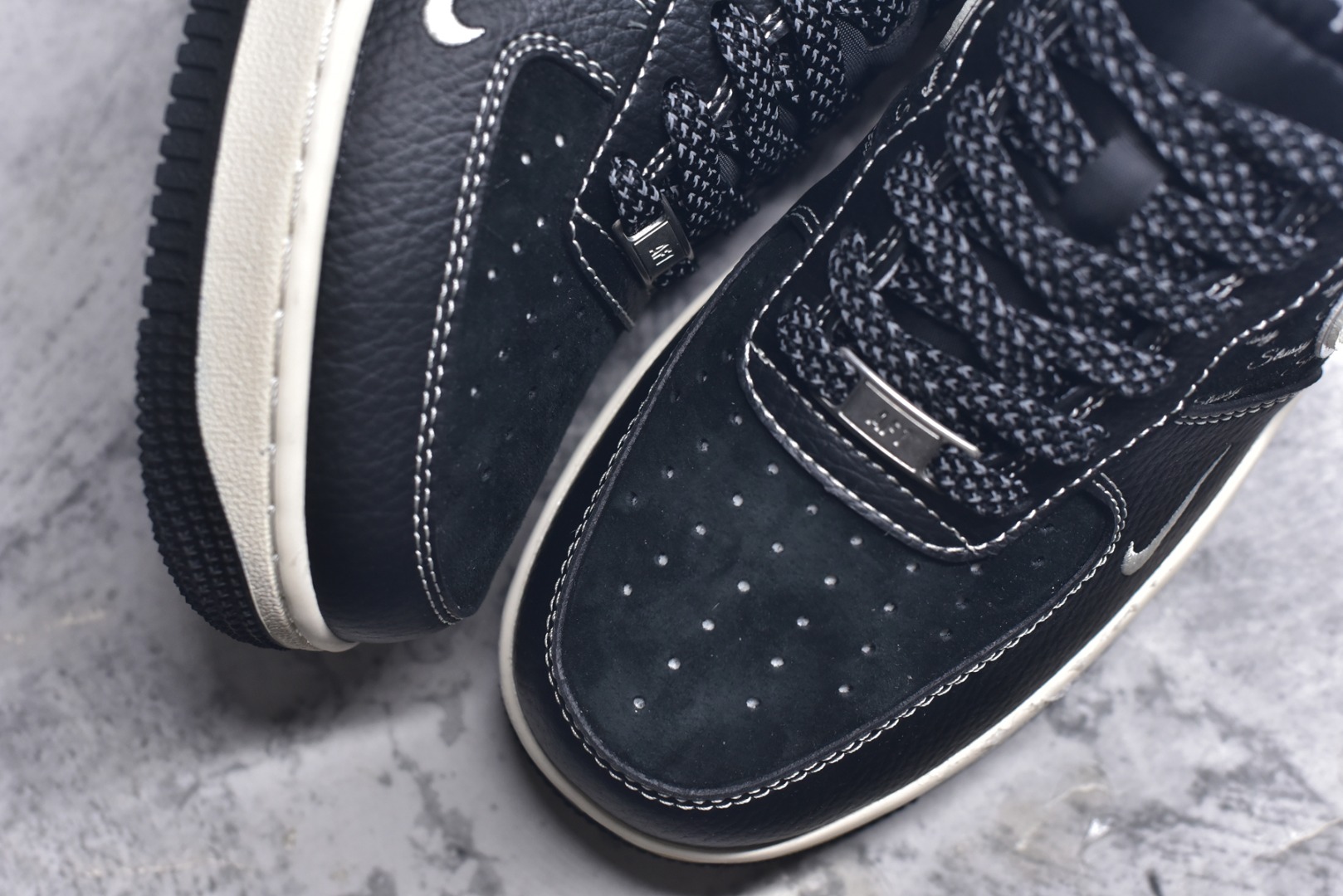 图片[8]-#Nk Air Force 1\’07 Low 斯图西联名-全黑英文 空军一号低帮休闲板鞋 XZ6188-311 #原楦头原纸板 原装鞋盒 定制五金配件 内置全掌气垫 原厂鞋底 尺码：36 36.5 37.5 38 38.5 39 40 40.5 41 42 42.5 43 44 44.5 45 9.D4-选品中心