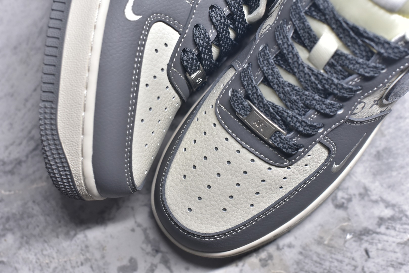 图片[8]-#Nk Air Force 1\’07 Low 斯图西联名-米灰红印花 空军一号 低帮休闲板鞋 XZ6188-338 #原楦头原纸板 原装鞋盒 定制五金配件 内置全掌气垫 原厂鞋底 尺码：36 36.5 37.5 38 38.5 39 40 40.5 41 42 42.5 43 44 44.5 45 9.D4-选品中心