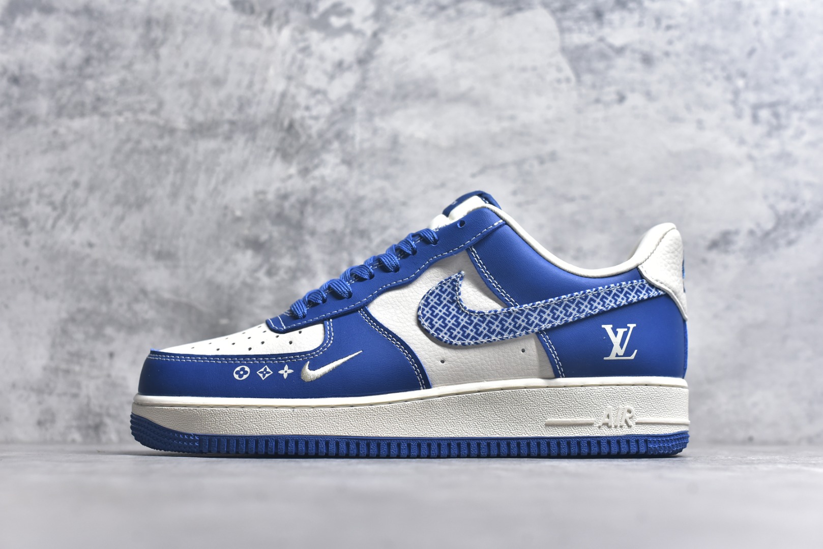 #Nike Air Force 1\’07 Low LV联名 花纹蓝勾 空军一号低帮休闲板鞋 KK1988-092 #原楦头原纸板 原装鞋盒 定制五金配件 内置全掌气垫 原厂鞋底 尺码：36 36.5 37.5 38 38.5 39 40 40.5 41 42 42.5 43 44 44.5 45 9.D4-选品中心