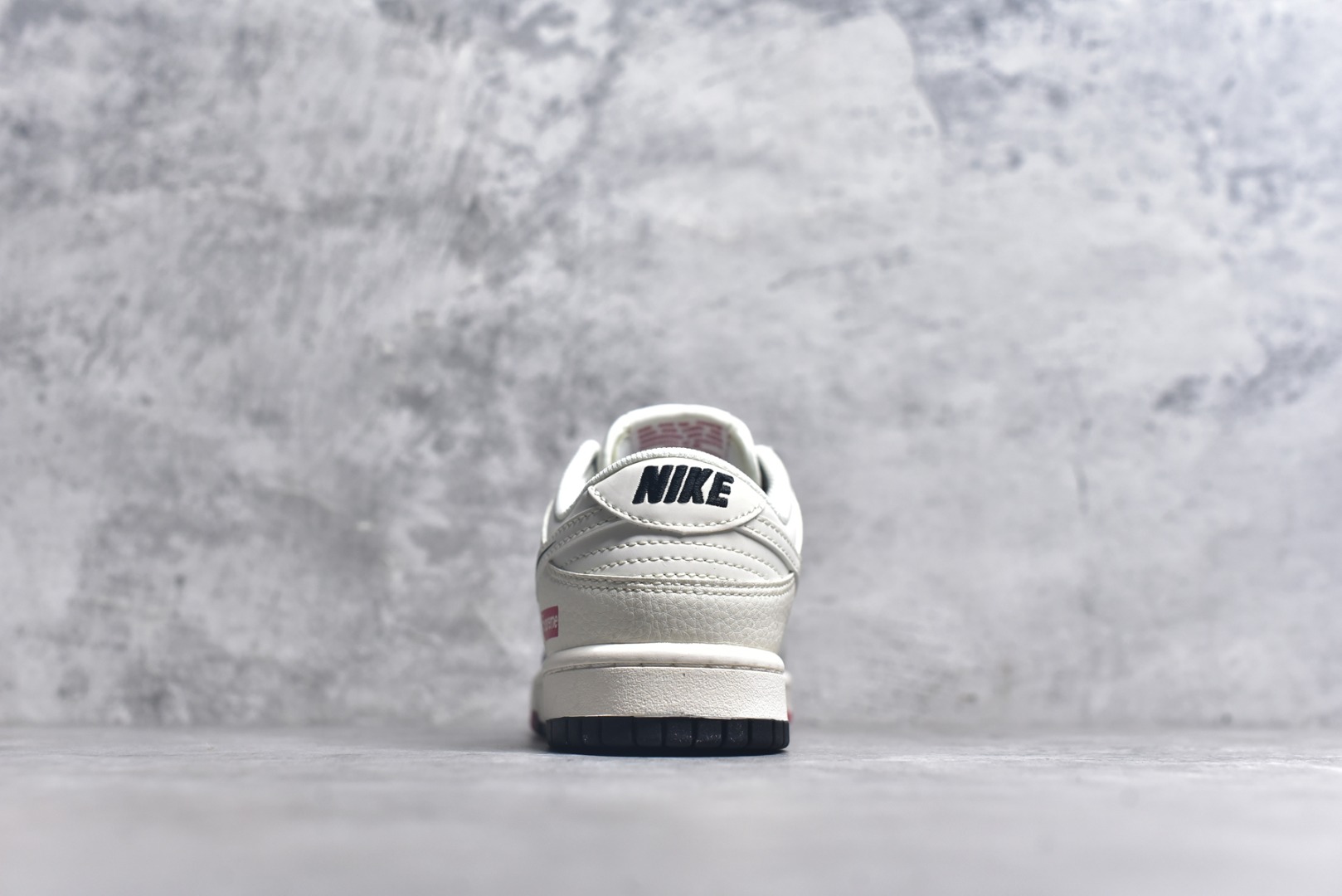 图片[5]-#Nike SB Dunk Low Supreme联名 双拼米灰三勾 高端定制 低帮休闲板鞋 QW5836-010 #大厂纯原品质出货 定制鞋盒 超高清洁度 皮料切割干净无任何毛边 细节完美 尺码：36 36.5 37.5 38 38.5 39 40 40.5 41 42 42.5 43 44 44.5 45 9.E5-选品中心