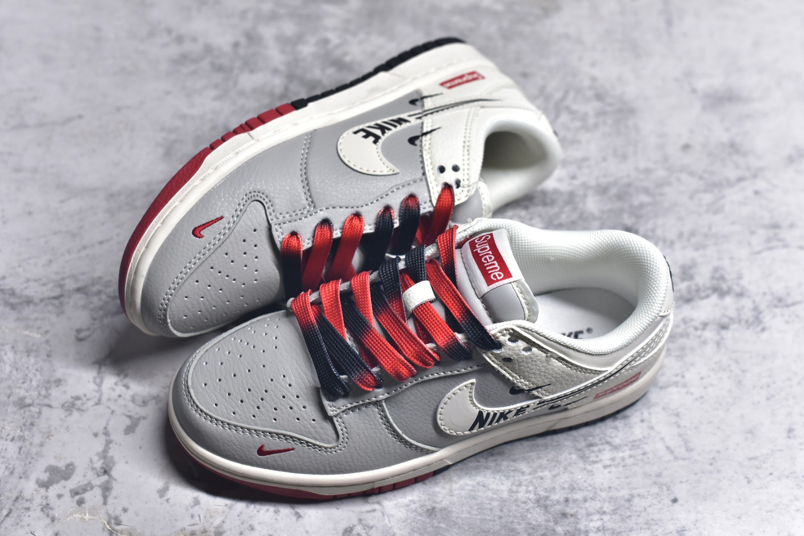 图片[7]-#Nike SB Dunk Low Supreme联名 双拼米灰三勾 高端定制 低帮休闲板鞋 QW5836-010 #大厂纯原品质出货 定制鞋盒 超高清洁度 皮料切割干净无任何毛边 细节完美 尺码：36 36.5 37.5 38 38.5 39 40 40.5 41 42 42.5 43 44 44.5 45 9.E5-选品中心