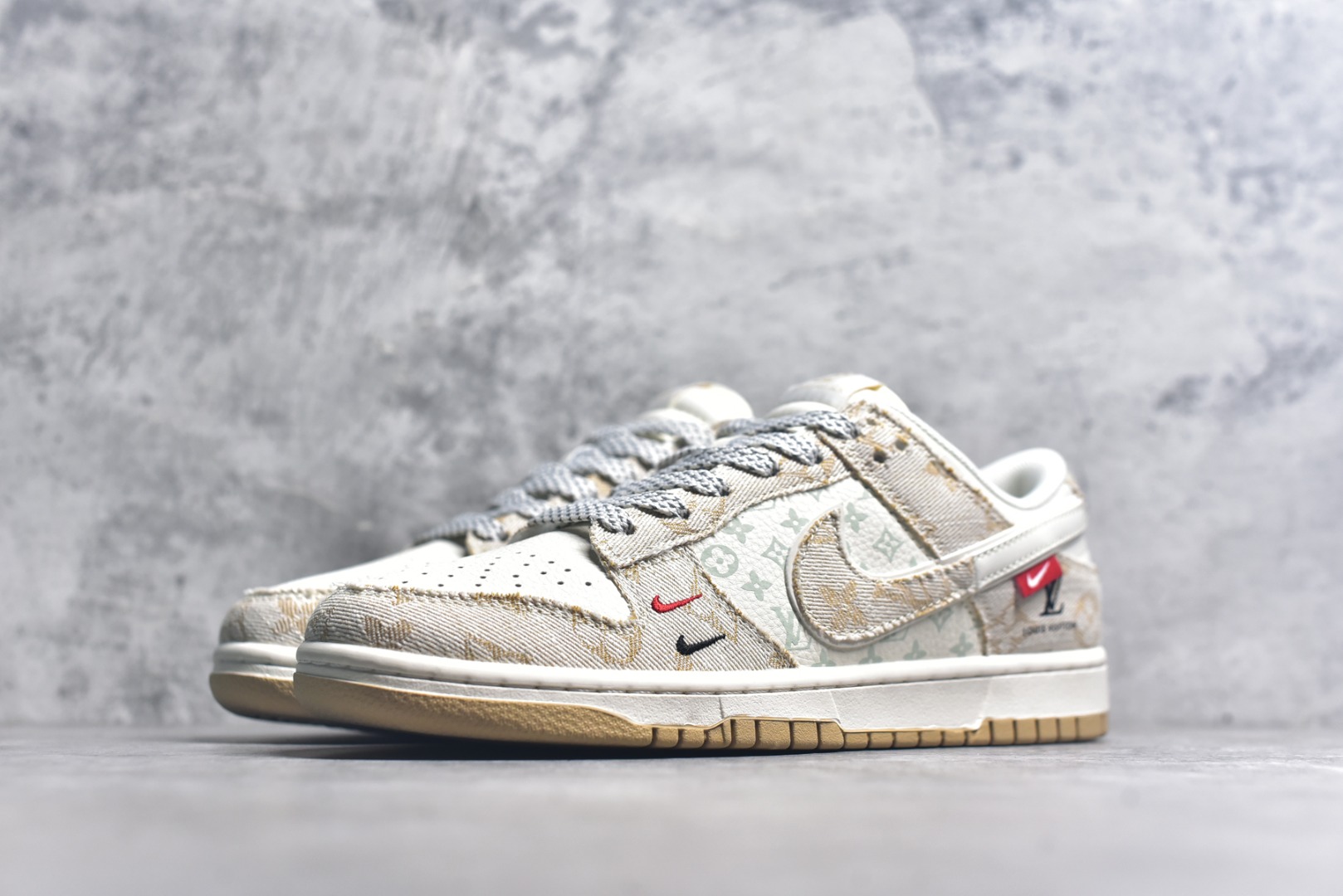 图片[2]-#Nike SB Dunk Low LV联名 卡其牛仔 周年高端定制 低帮休闲板鞋 YX5066-377 #定制鞋盒 大厂纯原品质出货 超高清洁度 皮料切割干净无任何毛边 细节完美 尺码：36 36.5 37.5 38 38.5 39 40 40.5 41 42 42.5 43 44 44.5 45 9.E5-选品中心