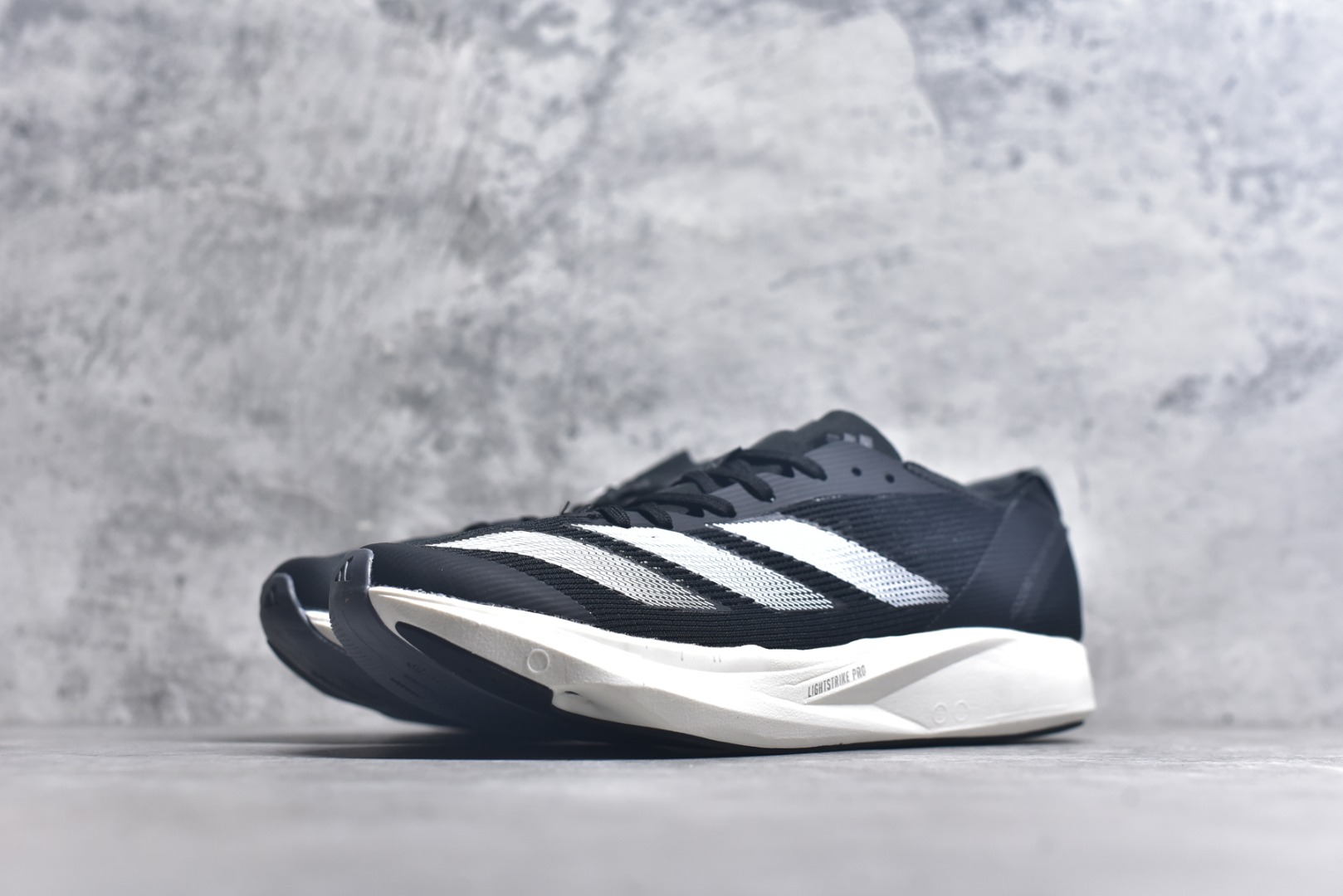图片[2]-#Adidas Adizero Takumi Sen 10 M耐磨减震专业跑步鞋 男款 北京马拉松40周年限定。冲向目标，一路向前，不断挑战和突破自我。无论是平时训练还是马拉松，让这款adidas跑步鞋伴你畅快开跑。兼具舒适性和结构感，搭载Lightstrike科技，为步伐注入活力。 货号：IH5710 尺码：36 36.5 37.5 38 38.5 39 40 40.5 41 42 42.5 43 44 45-选品中心