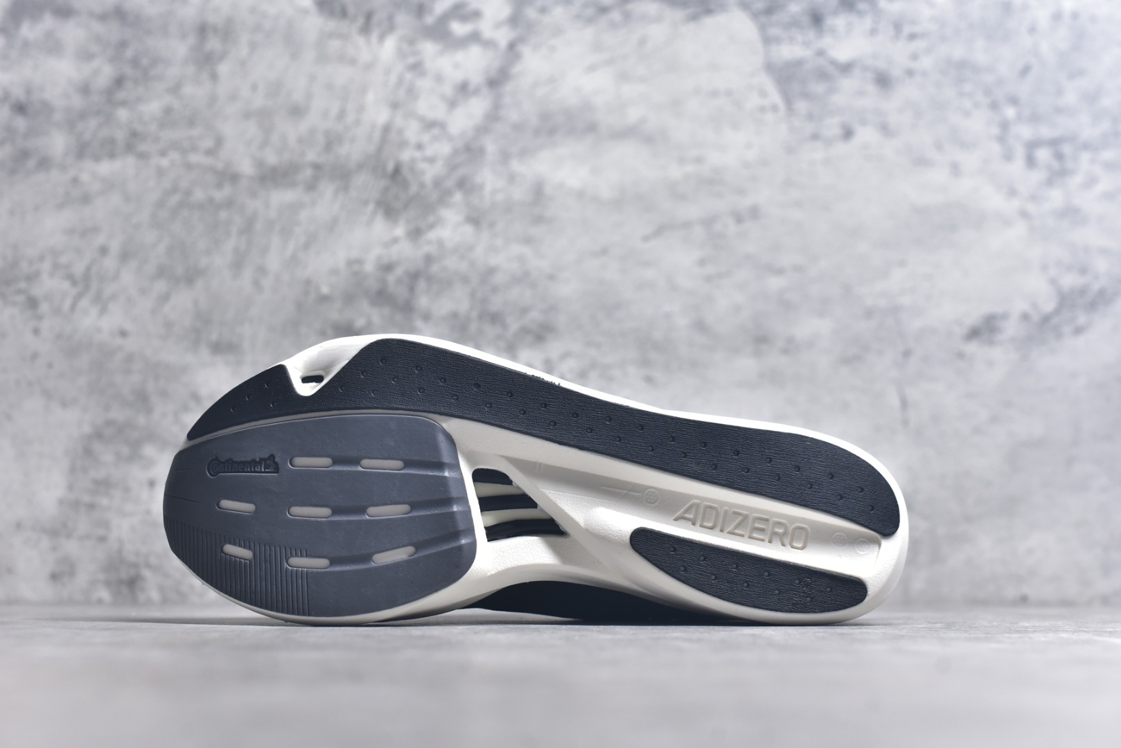 图片[6]-#Adidas Adizero Takumi Sen 10 M耐磨减震专业跑步鞋 男款 北京马拉松40周年限定。冲向目标，一路向前，不断挑战和突破自我。无论是平时训练还是马拉松，让这款adidas跑步鞋伴你畅快开跑。兼具舒适性和结构感，搭载Lightstrike科技，为步伐注入活力。 货号：IH5710 尺码：36 36.5 37.5 38 38.5 39 40 40.5 41 42 42.5 43 44 45-选品中心