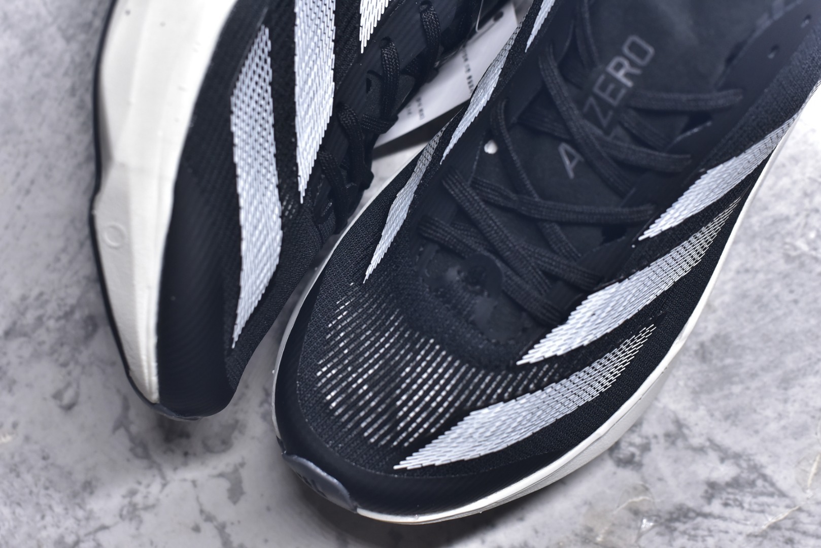 图片[8]-#Adidas Adizero Takumi Sen 10 M耐磨减震专业跑步鞋 男款 北京马拉松40周年限定。冲向目标，一路向前，不断挑战和突破自我。无论是平时训练还是马拉松，让这款adidas跑步鞋伴你畅快开跑。兼具舒适性和结构感，搭载Lightstrike科技，为步伐注入活力。 货号：IH5710 尺码：36 36.5 37.5 38 38.5 39 40 40.5 41 42 42.5 43 44 45-选品中心