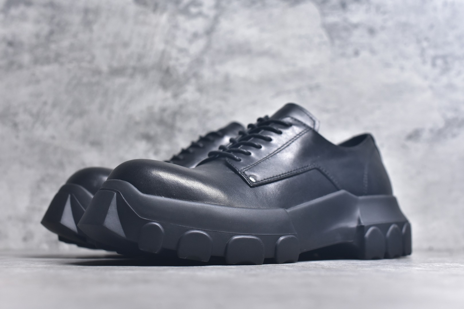 图片[2]-#Rick Owens 瑞克欧文斯 Laceup Bozo Tractor 章鱼德比 低帮厚底休闲皮鞋 原版开发 进口头层牛皮材质 内里小牛皮 外观时尚大气 鞋底采用耐磨的材质 尺码：39 40 41 42 43 44 45-选品中心