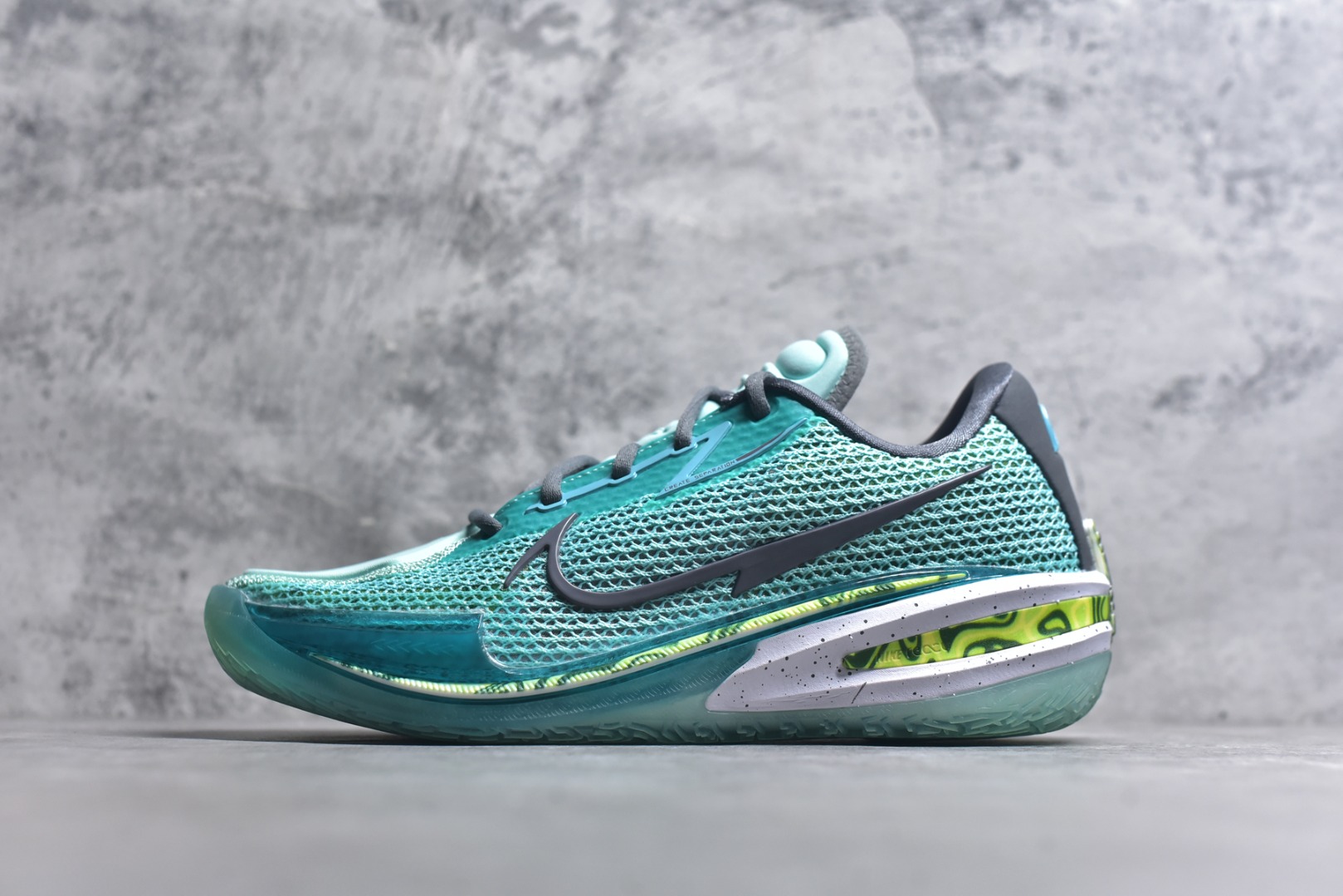 #Nike Air Zoom G.T.Cut 1 Sabrina lonescu 耐克新款实战系列篮球鞋 绿色 OX纯原生产线出品 全掌REACT+ZOOM STROBEL+后跟ZOOM 离地面更近的设计提供更快的反应速度 轻质双层网质鞋面 鞋面部分区域加强提供更好的控制力 低密度材料制成的鞋舌轻质舒适 后跟处分别配有“GT”字样和全新的鞋款系列Logo 货号：CZ0175-901 尺码：40 40.5 41 42 42.5 43 44 44.5 45 46-选品中心
