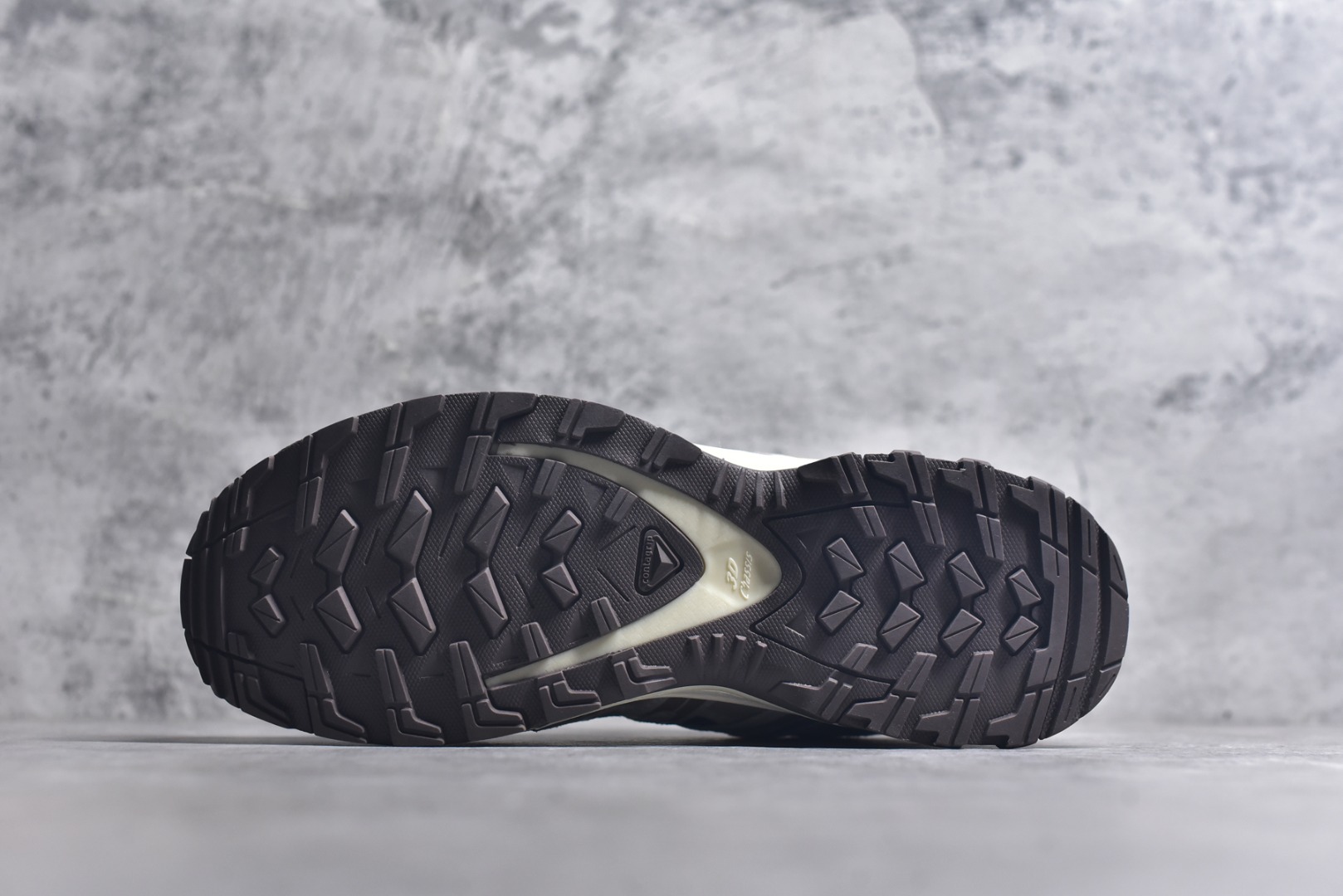 图片[6]-#SALOMON XA Pro 3D ADV 萨洛蒙潮流越野机能户外功能鞋 深蓝色 477918 新配色出货 纯原外贸平台特供订单 耗时半年巨作 全套原纸板楦头开发 原厂特供网布配套加持 确保原汁原味 完美呈现版型 原档数据独家私模五层组合大底 男女鞋同步官方开发至46.5 原装Ortholite轻量化鞋垫 中底布带钢印编号 原厂TPU锁扣 进口港宝加持 后跟自然饱满 还原公司包裹性 鞋面采用SENSIFT贴合技术 全方位贴合包裹脚型 鞋跟部鞋底牵引设计 提供强大的抓地性能 更适应野外崎岖不平的道路 其3D ADVANCED CHASSIS底盘 材料轻量大化 钉齿设计更具稳定性 防护性 鞋底易磨损区运用CONTAGRIP高耐磨材料 应对城市硬质路面长距离跑考验 尺码：36 36.5 37.5 38 38.5 39 40 40.5 41 42 42.5 43 44 44.5 45-选品中心