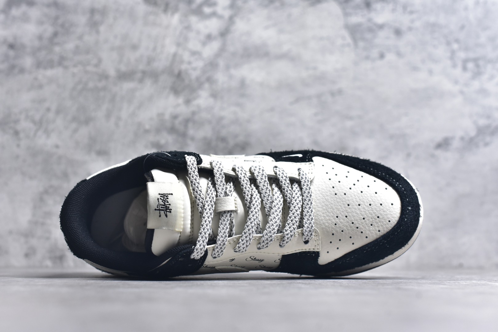 图片[4]-#Nk SB Dunk Low 斯图西联名-黑白双小勾 周年高端定制 低帮休闲板鞋 XY1688-017 #定制鞋盒 大厂纯原品质出货 超高清洁度 皮料切割干净无任何毛边 细节完美 尺码：36 36.5 37.5 38 38.5 39 40 40.5 41 42 42.5 43 44 44.5 45 9.E5-选品中心