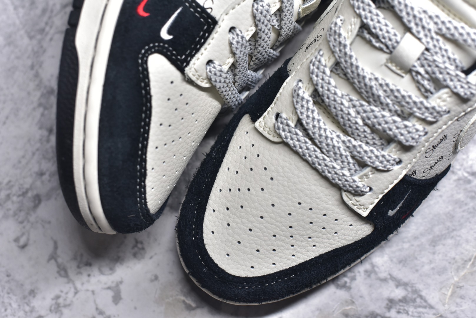 图片[8]-#Nk SB Dunk Low 斯图西联名-黑白双小勾 周年高端定制 低帮休闲板鞋 XY1688-017 #定制鞋盒 大厂纯原品质出货 超高清洁度 皮料切割干净无任何毛边 细节完美 尺码：36 36.5 37.5 38 38.5 39 40 40.5 41 42 42.5 43 44 44.5 45 9.E5-选品中心