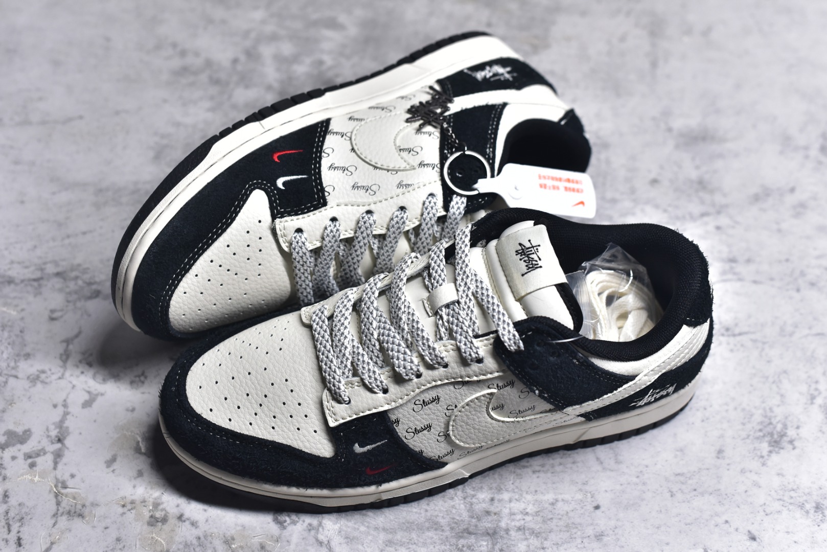 图片[7]-#Nk SB Dunk Low 斯图西联名-黑白双小勾 周年高端定制 低帮休闲板鞋 XY1688-017 #定制鞋盒 大厂纯原品质出货 超高清洁度 皮料切割干净无任何毛边 细节完美 尺码：36 36.5 37.5 38 38.5 39 40 40.5 41 42 42.5 43 44 44.5 45 9.E5-选品中心