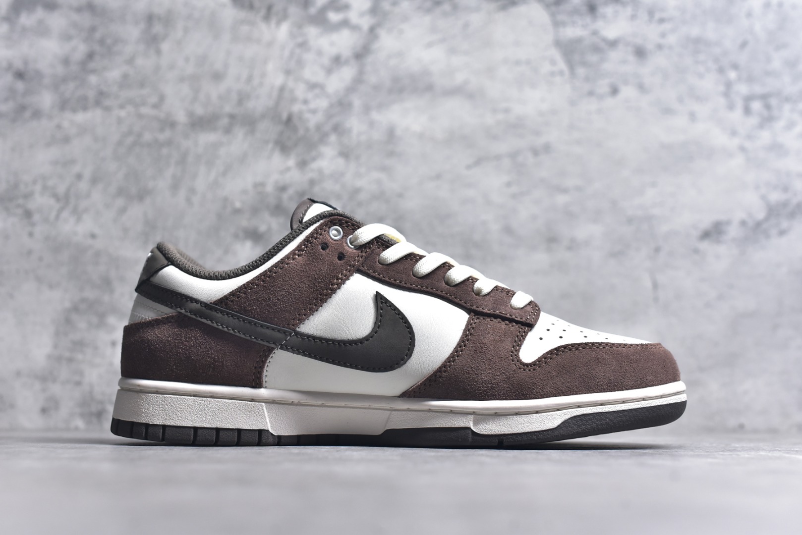 图片[3]-#Nike SB Dunk Low 联名 白咖色 高端定制 低帮休闲板鞋 GW0620-112 #定制鞋盒 大厂纯原品质出货 超高清洁度 皮料切割干净无任何毛边 细节完美 尺码：40 40.5 41 42 42.5 43 44 44.5 45 46 9.E5-选品中心