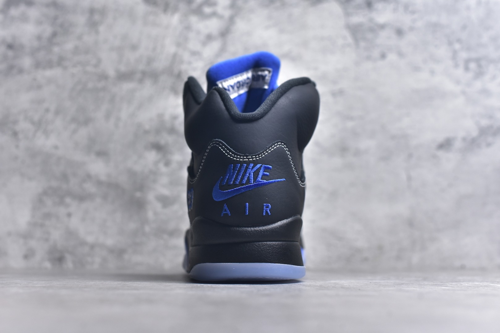 图片[5]-#Awake NY x Air Jordan AJ5 联名黑蓝 DV4982-004 SZ原厂全套原楦原纸板磨具开发 原厂皮料加持 原厂港宝加持定型后跟R度完美 同源原厂电绣 飞人针数密度立体效果一致 原厂拉帮手法 原厂配置纸衬高频鞋盒 原厂指令配双鞋带 原厂TPU网格鞋带扣 超高鞋面清洁度 最高QC检验标准 控制溢胶瑕疵 到手可放心比对发售原鞋 上脚百分百充正驾驭 尺码：40 40.5 41 42 42.5 43 44 44.5 45 46 47.5-选品中心