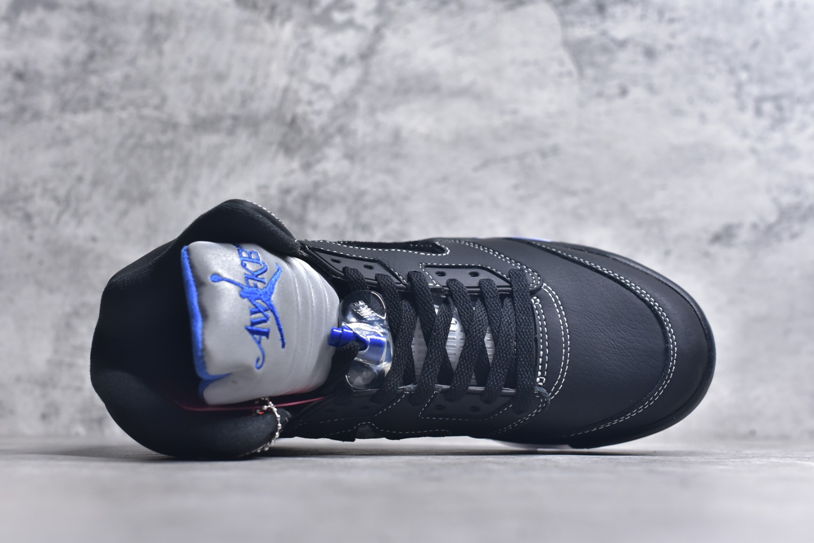 图片[4]-#Awake NY x Air Jordan AJ5 联名黑蓝 DV4982-004 SZ原厂全套原楦原纸板磨具开发 原厂皮料加持 原厂港宝加持定型后跟R度完美 同源原厂电绣 飞人针数密度立体效果一致 原厂拉帮手法 原厂配置纸衬高频鞋盒 原厂指令配双鞋带 原厂TPU网格鞋带扣 超高鞋面清洁度 最高QC检验标准 控制溢胶瑕疵 到手可放心比对发售原鞋 上脚百分百充正驾驭 尺码：40 40.5 41 42 42.5 43 44 44.5 45 46 47.5-选品中心