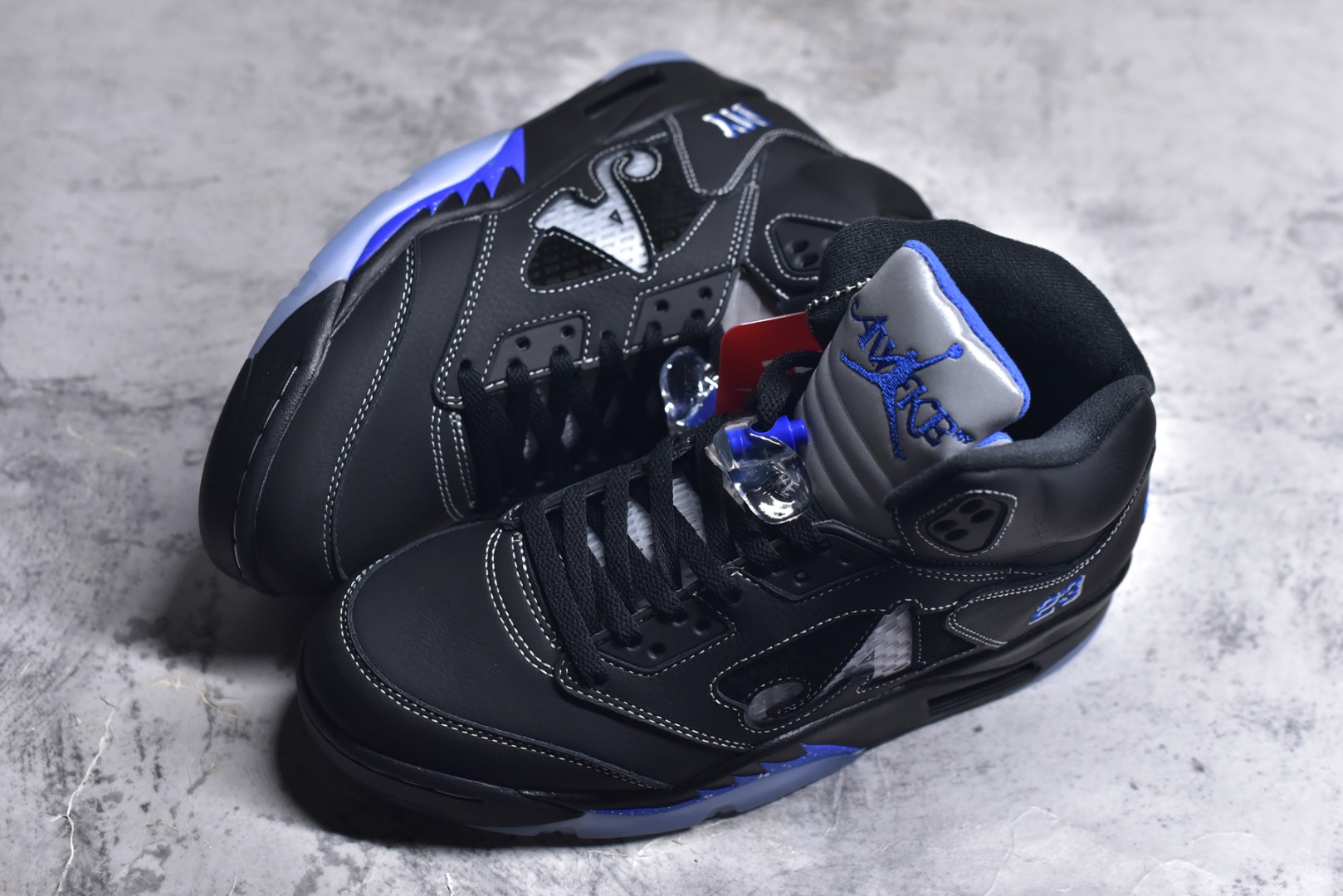 图片[7]-#Awake NY x Air Jordan AJ5 联名黑蓝 DV4982-004 SZ原厂全套原楦原纸板磨具开发 原厂皮料加持 原厂港宝加持定型后跟R度完美 同源原厂电绣 飞人针数密度立体效果一致 原厂拉帮手法 原厂配置纸衬高频鞋盒 原厂指令配双鞋带 原厂TPU网格鞋带扣 超高鞋面清洁度 最高QC检验标准 控制溢胶瑕疵 到手可放心比对发售原鞋 上脚百分百充正驾驭 尺码：40 40.5 41 42 42.5 43 44 44.5 45 46 47.5-选品中心