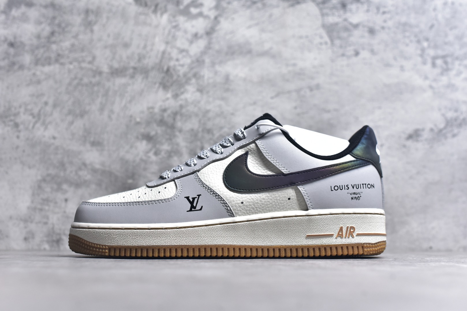 #Nike Air Force 1\’07 Low LV联名 灰白镭射渐变 空军一号低帮休闲板鞋 LW9279-020 #原楦头原纸板 原装鞋盒 原厂鞋底 超高清洁度 细节完美 尺码：36 36.5 37.5 38 38.5 39 40 40.5 41 42 42.5 43 44 44.5 45 9.D4-选品中心