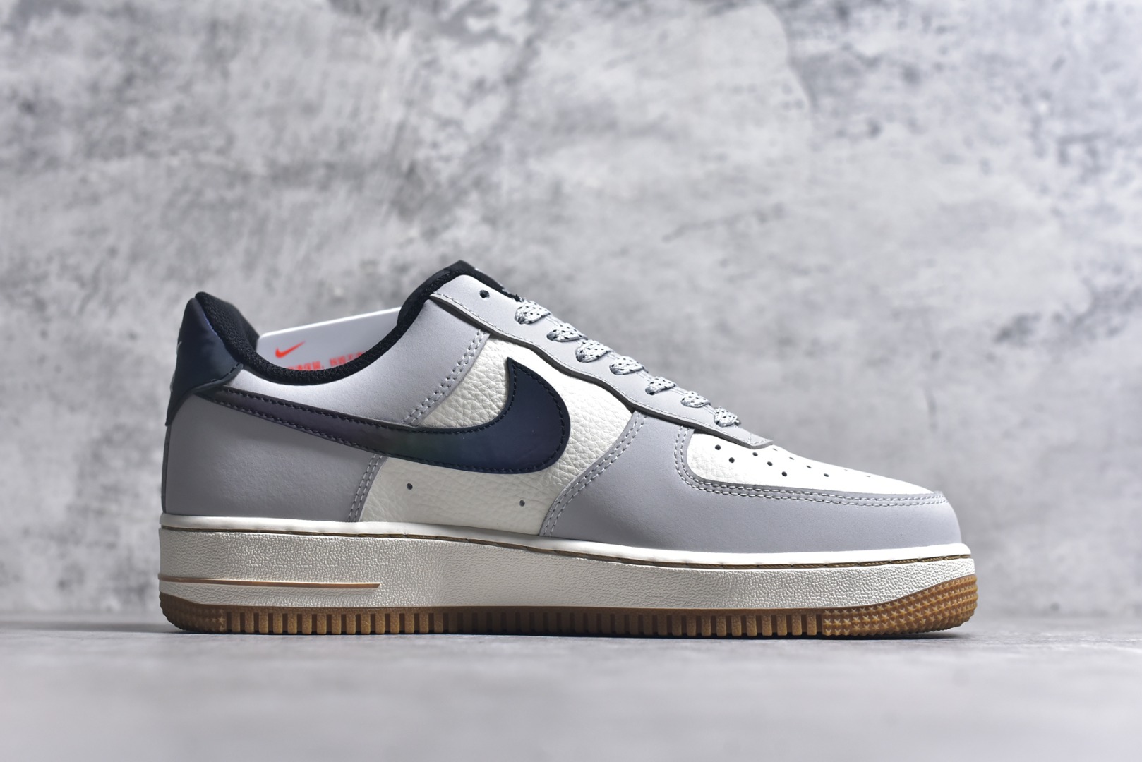 图片[3]-#Nike Air Force 1\’07 Low LV联名 灰白镭射渐变 空军一号低帮休闲板鞋 LW9279-020 #原楦头原纸板 原装鞋盒 原厂鞋底 超高清洁度 细节完美 尺码：36 36.5 37.5 38 38.5 39 40 40.5 41 42 42.5 43 44 44.5 45 9.D4-选品中心