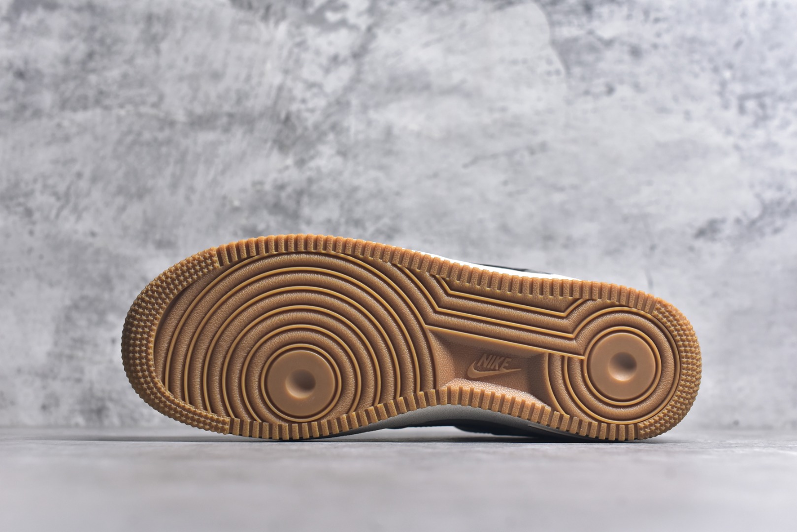 图片[6]-#Nike Air Force 1\’07 Low LV联名 灰白镭射渐变 空军一号低帮休闲板鞋 LW9279-020 #原楦头原纸板 原装鞋盒 原厂鞋底 超高清洁度 细节完美 尺码：36 36.5 37.5 38 38.5 39 40 40.5 41 42 42.5 43 44 44.5 45 9.D4-选品中心