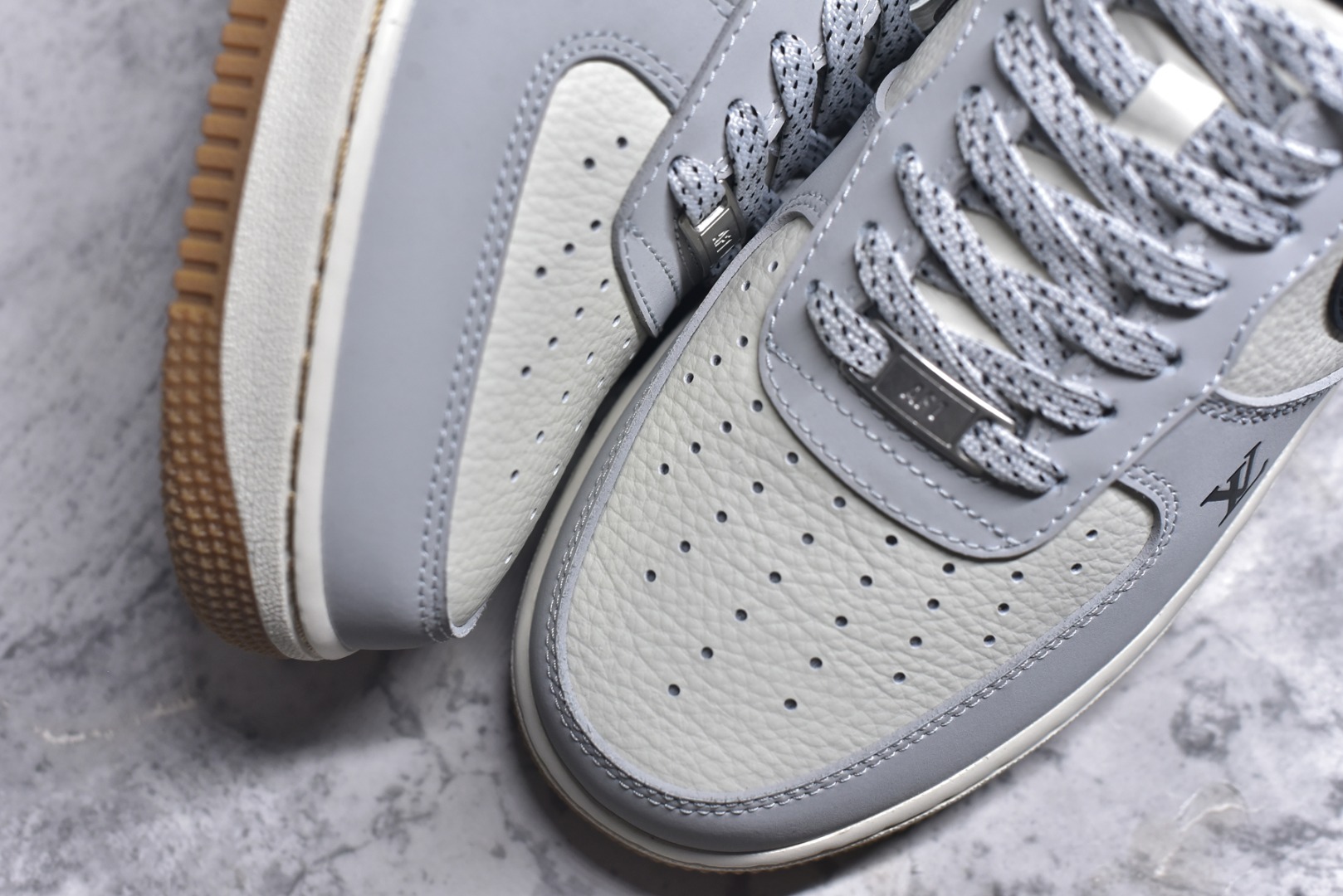图片[8]-#Nike Air Force 1\’07 Low LV联名 灰白镭射渐变 空军一号低帮休闲板鞋 LW9279-020 #原楦头原纸板 原装鞋盒 原厂鞋底 超高清洁度 细节完美 尺码：36 36.5 37.5 38 38.5 39 40 40.5 41 42 42.5 43 44 44.5 45 9.D4-选品中心