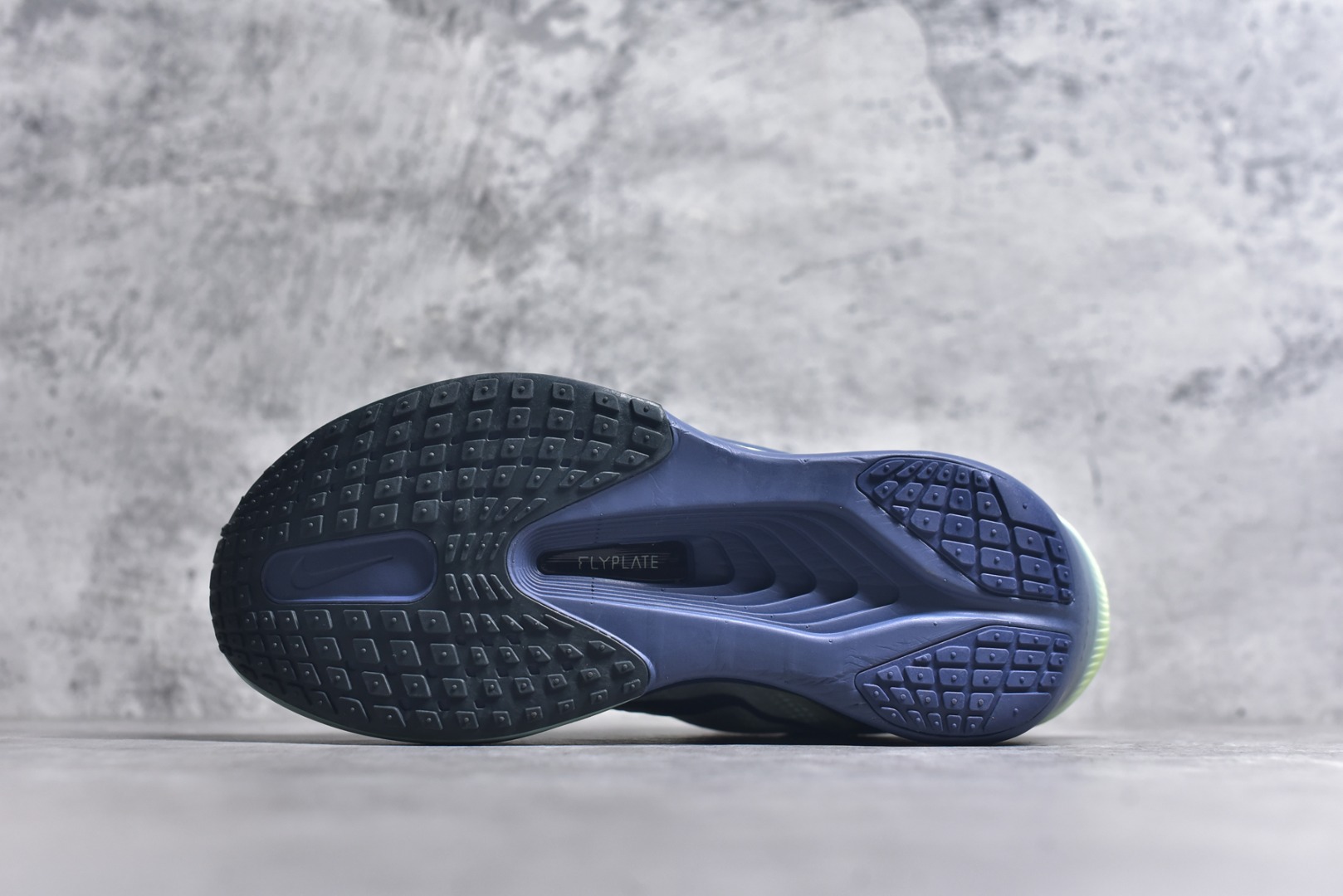 图片[6]-#NK ZoomX Invincible Run Flyknit 6 轻量跑鞋 飞织低帮休闲运动慢跑鞋 FN8454-003 此鞋专为短跑运动员而生 是为 5 至 10 公里距离的赛事和训练打造 整体设计采用流线型的轻质工程网眼材质构成鞋面 并与其他 Running 旗舰鞋款同样搭载全脚掌 ZoomX 缓冲中底 搭配 Pebax 物料与橡胶外底 ZoomX StreakFly 首发配色以Prototype呈现 其灵感是来自开发期间的磨损测试 透过编号的标记与内侧的预期跑步距离突出研发过程 尺码：36 36.5 37.5 38 38.5 39 40 40.5 41 42 42.5 43 44 45-选品中心