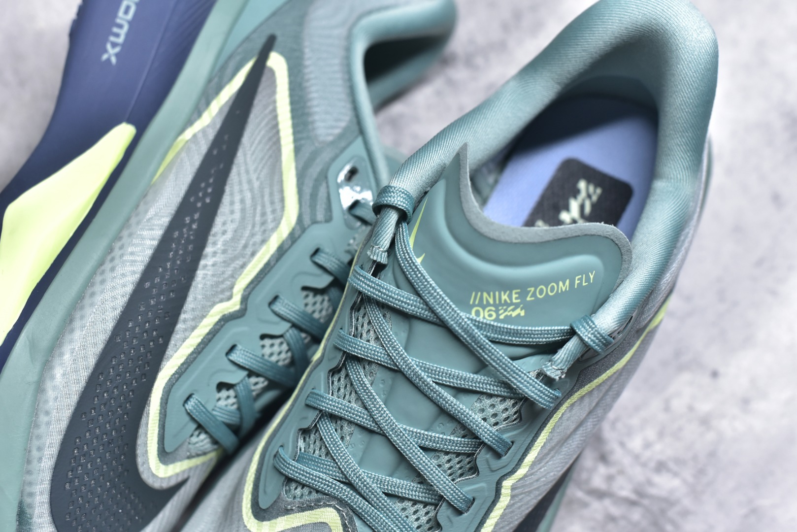 图片[9]-#NK ZoomX Invincible Run Flyknit 6 轻量跑鞋 飞织低帮休闲运动慢跑鞋 FN8454-003 此鞋专为短跑运动员而生 是为 5 至 10 公里距离的赛事和训练打造 整体设计采用流线型的轻质工程网眼材质构成鞋面 并与其他 Running 旗舰鞋款同样搭载全脚掌 ZoomX 缓冲中底 搭配 Pebax 物料与橡胶外底 ZoomX StreakFly 首发配色以Prototype呈现 其灵感是来自开发期间的磨损测试 透过编号的标记与内侧的预期跑步距离突出研发过程 尺码：36 36.5 37.5 38 38.5 39 40 40.5 41 42 42.5 43 44 45-选品中心
