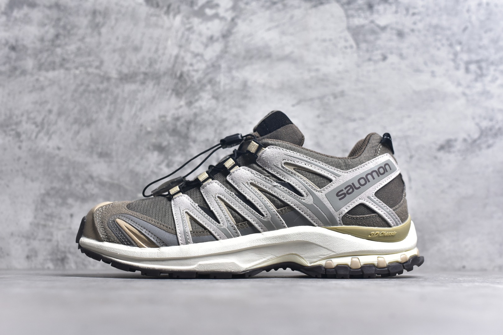 #Salomon XA PRO 3D EXPANSE萨洛蒙户外越野跑鞋 鞋面采用SENSIFIT贴合技术 全方位贴合包裹脚型 鞋跟部鞋底牵引设计 提供强大的抓地性能 更适应野外崎岖不平的道路 其3D ADVANCED CHASSIS底盘 材料轻量大化 钉齿设计更具稳定性、防护性 鞋底易磨损区运用CONTAGRIP高耐磨材料 应对城市硬质路面长距离跑考验 货号：477920-29 尺码：36 36.5 37.5 38 38.5 39 40 40.5 41 42 42.5 43 44 45-选品中心
