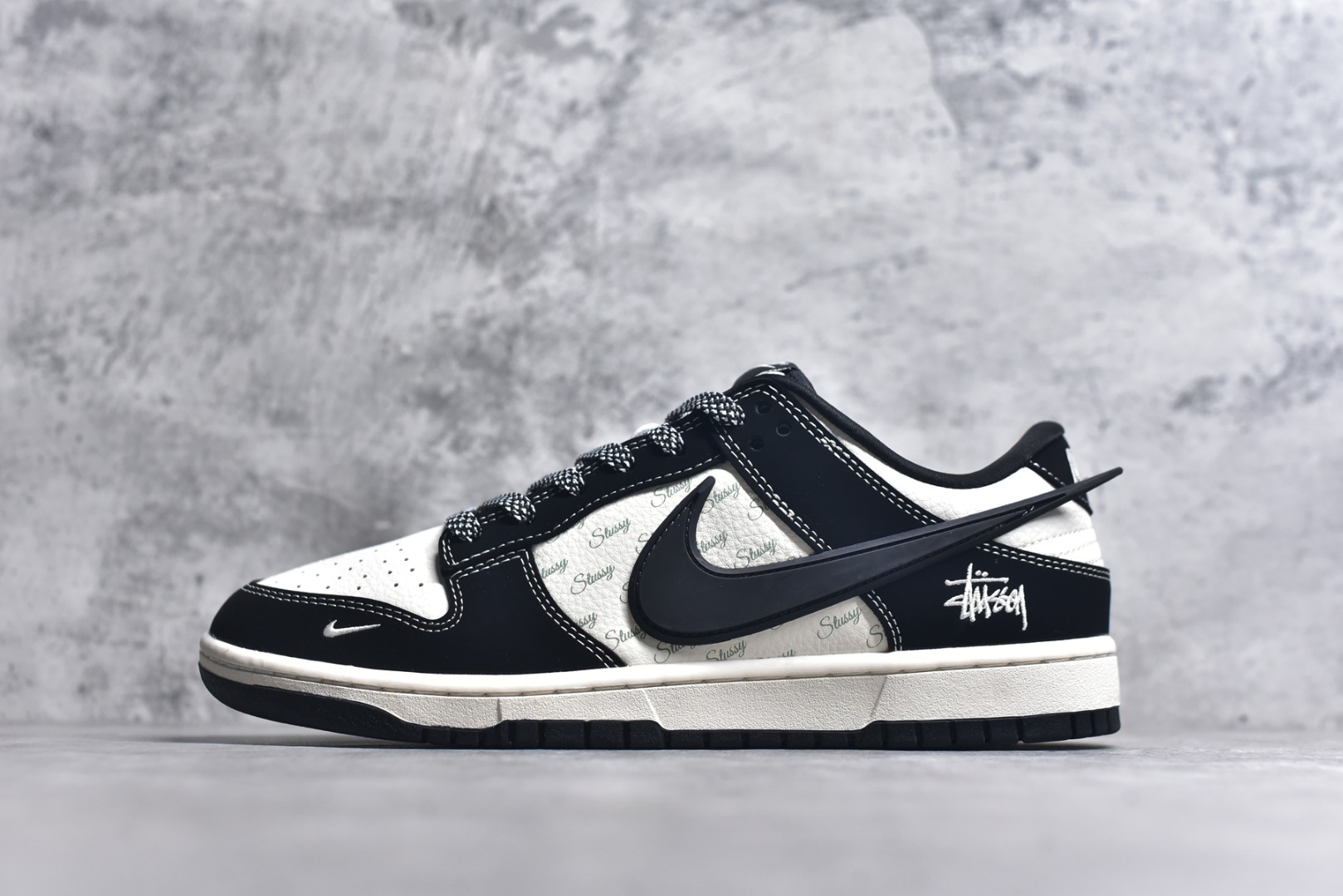 #Nk SB Dunk Low x AMBUSH x 斯图西联名-黑线 周年高端定制 低帮休闲板鞋 XX2025-358 #定制鞋盒 大厂纯原品质出货 超高清洁度 皮料切割干净无任何毛边 细节完美 尺码：36 36.5 37.5 38 38.5 39 40 40.5 41 42 42.5 43 44 44.5 45 9.E5-选品中心