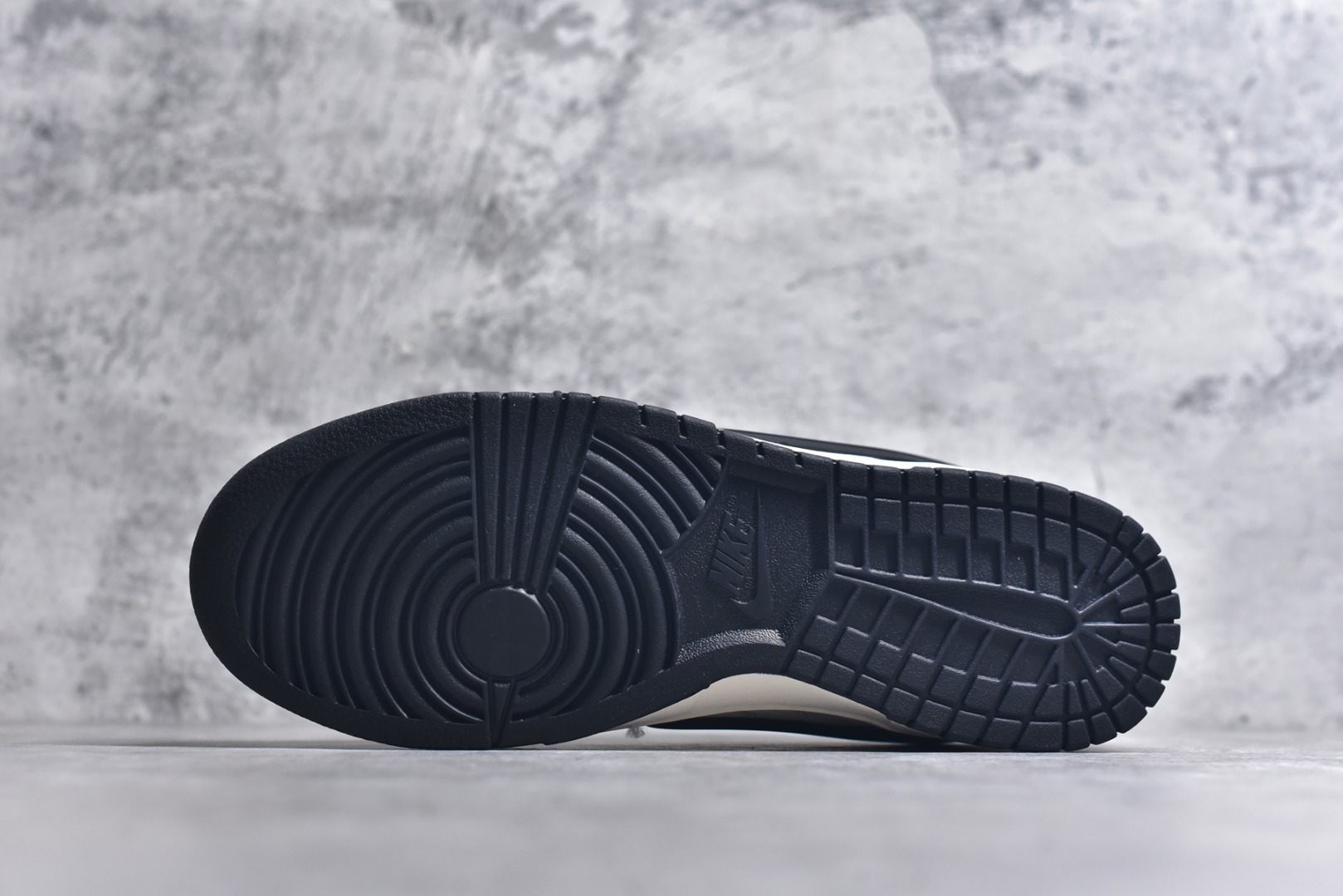 图片[6]-#Nk SB Dunk Low x AMBUSH x 斯图西联名-黑线 周年高端定制 低帮休闲板鞋 XX2025-358 #定制鞋盒 大厂纯原品质出货 超高清洁度 皮料切割干净无任何毛边 细节完美 尺码：36 36.5 37.5 38 38.5 39 40 40.5 41 42 42.5 43 44 44.5 45 9.E5-选品中心