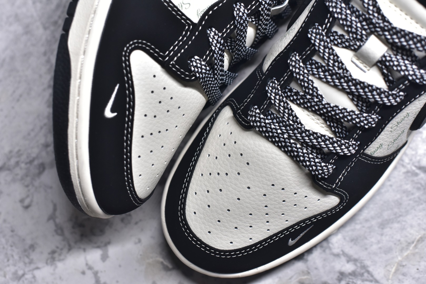 图片[8]-#Nk SB Dunk Low x AMBUSH x 斯图西联名-黑线 周年高端定制 低帮休闲板鞋 XX2025-358 #定制鞋盒 大厂纯原品质出货 超高清洁度 皮料切割干净无任何毛边 细节完美 尺码：36 36.5 37.5 38 38.5 39 40 40.5 41 42 42.5 43 44 44.5 45 9.E5-选品中心