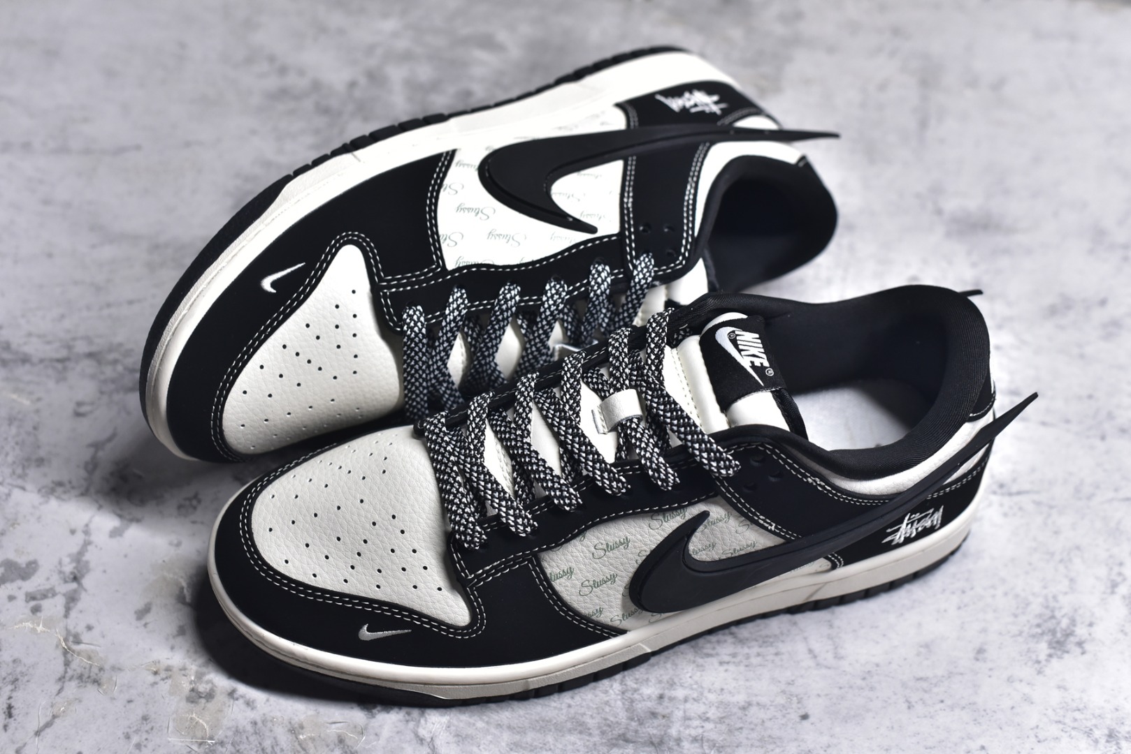 图片[7]-#Nk SB Dunk Low x AMBUSH x 斯图西联名-黑线 周年高端定制 低帮休闲板鞋 XX2025-358 #定制鞋盒 大厂纯原品质出货 超高清洁度 皮料切割干净无任何毛边 细节完美 尺码：36 36.5 37.5 38 38.5 39 40 40.5 41 42 42.5 43 44 44.5 45 9.E5-选品中心
