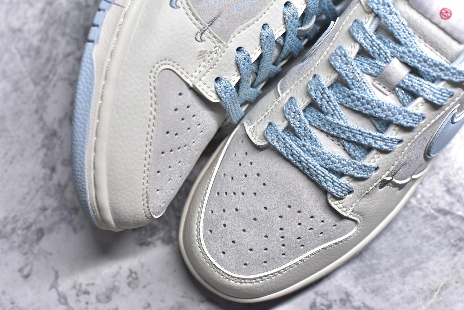 图片[8]-#Nk SB Dunk Low 斯图西联名-双勾冰晶蓝 周年高端定制 低帮休闲板鞋 XX2026-101 #定制鞋盒 大厂纯原品质出货 超高清洁度 皮料切割干净无任何毛边 细节完美 尺码：36 36.5 37.5 38 38.5 39 40 40.5 41 42 42.5 43 44 44.5 45 9.E5-选品中心