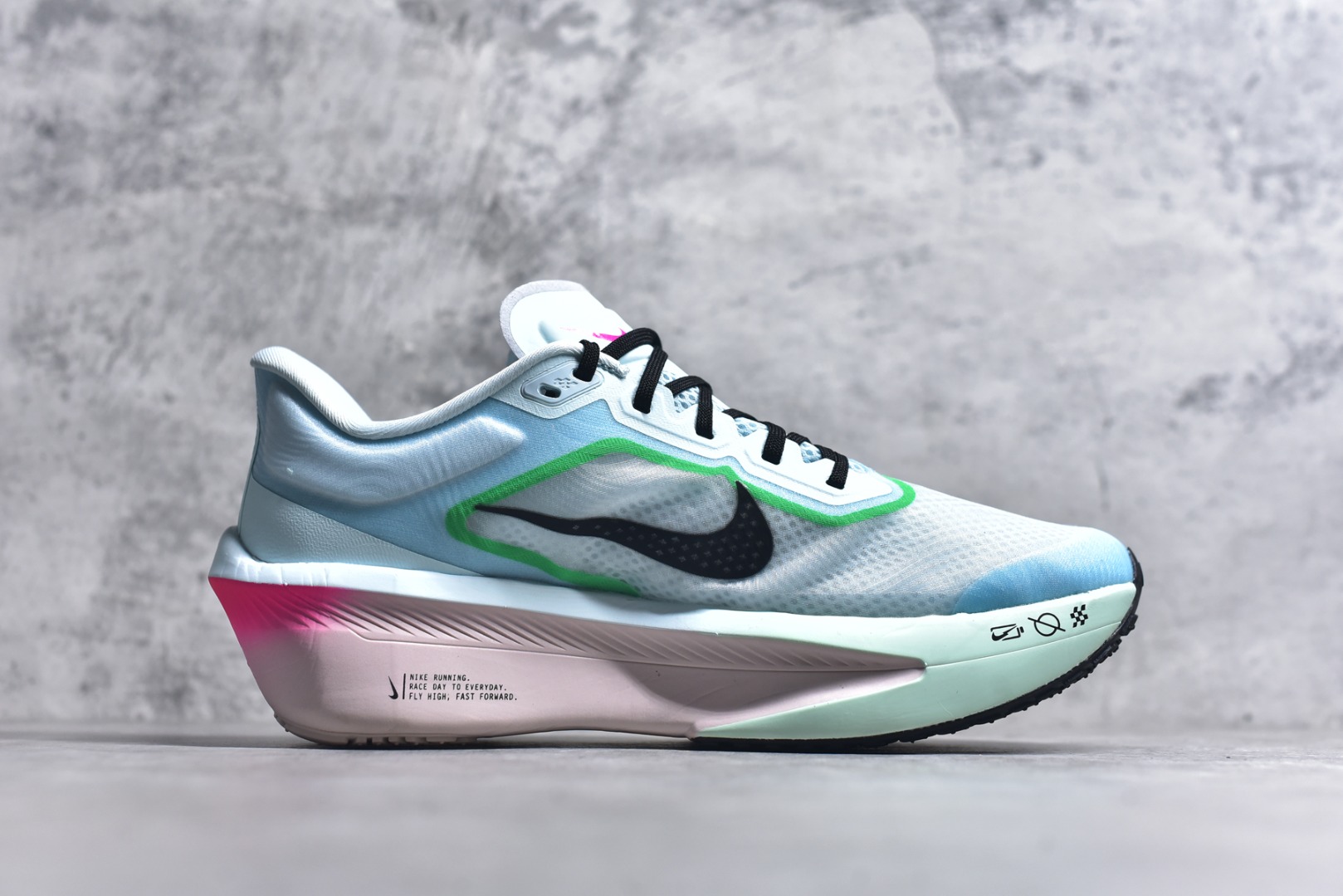 图片[3]-#NK ZoomX Invincible Run Flyknit 6 轻量跑鞋 飞织低帮休闲运动慢跑鞋 FN8454-402 此鞋专为短跑运动员而生 是为 5 至 10 公里距离的赛事和训练打造 整体设计采用流线型的轻质工程网眼材质构成鞋面 并与其他 Running 旗舰鞋款同样搭载全脚掌 ZoomX 缓冲中底 搭配 Pebax 物料与橡胶外底 ZoomX StreakFly 首发配色以Prototype呈现 其灵感是来自开发期间的磨损测试 透过编号的标记与内侧的预期跑步距离突出研发过程 尺码：36 36.5 37.5 38 38.5 39 40 40.5 41 42 42.5 43 44 45 46-选品中心