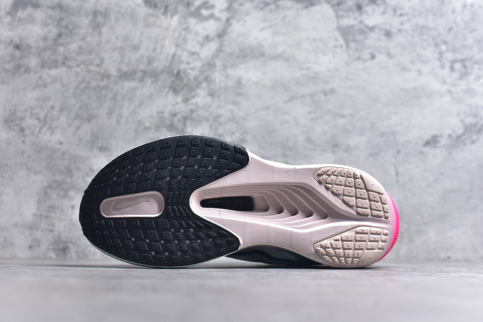 图片[6]-#NK ZoomX Invincible Run Flyknit 6 轻量跑鞋 飞织低帮休闲运动慢跑鞋 FN8454-402 此鞋专为短跑运动员而生 是为 5 至 10 公里距离的赛事和训练打造 整体设计采用流线型的轻质工程网眼材质构成鞋面 并与其他 Running 旗舰鞋款同样搭载全脚掌 ZoomX 缓冲中底 搭配 Pebax 物料与橡胶外底 ZoomX StreakFly 首发配色以Prototype呈现 其灵感是来自开发期间的磨损测试 透过编号的标记与内侧的预期跑步距离突出研发过程 尺码：36 36.5 37.5 38 38.5 39 40 40.5 41 42 42.5 43 44 45 46-选品中心