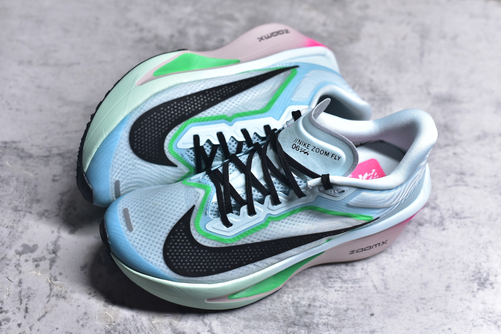 图片[7]-#NK ZoomX Invincible Run Flyknit 6 轻量跑鞋 飞织低帮休闲运动慢跑鞋 FN8454-402 此鞋专为短跑运动员而生 是为 5 至 10 公里距离的赛事和训练打造 整体设计采用流线型的轻质工程网眼材质构成鞋面 并与其他 Running 旗舰鞋款同样搭载全脚掌 ZoomX 缓冲中底 搭配 Pebax 物料与橡胶外底 ZoomX StreakFly 首发配色以Prototype呈现 其灵感是来自开发期间的磨损测试 透过编号的标记与内侧的预期跑步距离突出研发过程 尺码：36 36.5 37.5 38 38.5 39 40 40.5 41 42 42.5 43 44 45 46-选品中心