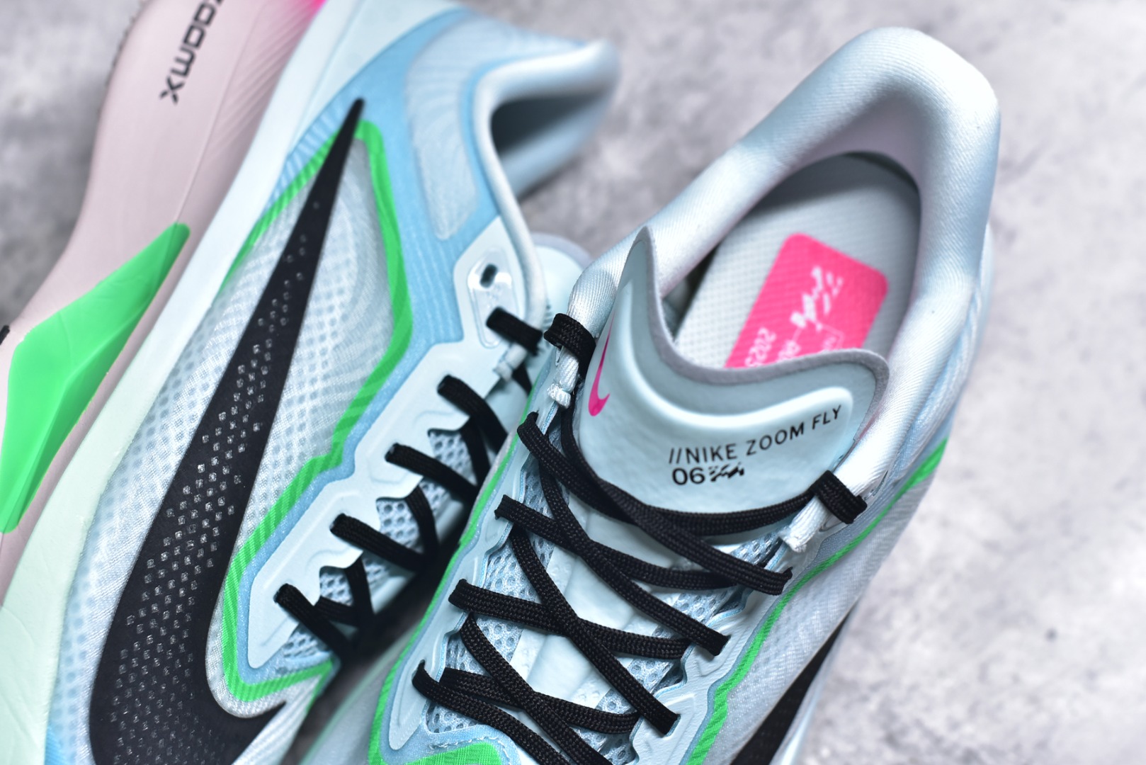 图片[9]-#NK ZoomX Invincible Run Flyknit 6 轻量跑鞋 飞织低帮休闲运动慢跑鞋 FN8454-402 此鞋专为短跑运动员而生 是为 5 至 10 公里距离的赛事和训练打造 整体设计采用流线型的轻质工程网眼材质构成鞋面 并与其他 Running 旗舰鞋款同样搭载全脚掌 ZoomX 缓冲中底 搭配 Pebax 物料与橡胶外底 ZoomX StreakFly 首发配色以Prototype呈现 其灵感是来自开发期间的磨损测试 透过编号的标记与内侧的预期跑步距离突出研发过程 尺码：36 36.5 37.5 38 38.5 39 40 40.5 41 42 42.5 43 44 45 46-选品中心
