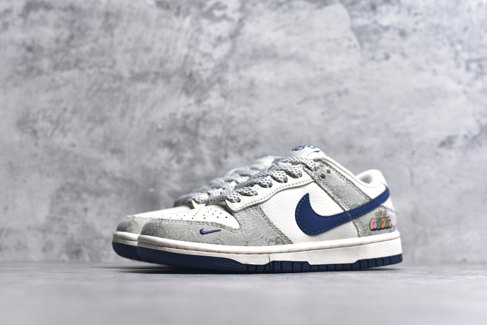图片[2]-#Nk SB Dunk Low 古驰联名-烟灰蓝勾 周年高端定制 低帮休闲板鞋 XX2025-801 #定制鞋盒 大厂纯原品质出货 超高清洁度 皮料切割干净无任何毛边 细节完美 尺码：36 36.5 37.5 38 38.5 39 40 40.5 41 42 42.5 43 44 44.5 45 9.E5-选品中心