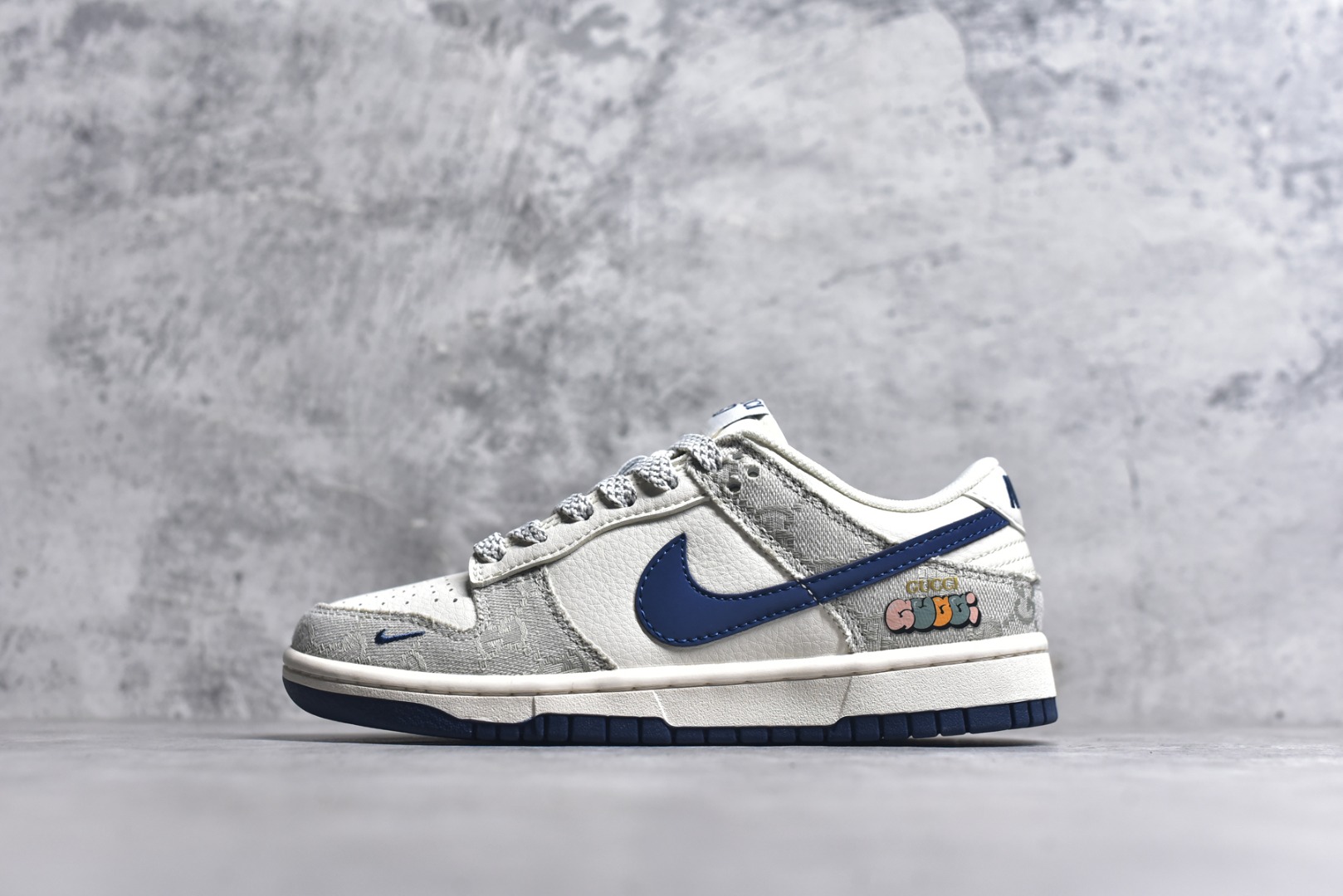 #Nk SB Dunk Low 古驰联名-烟灰蓝勾 周年高端定制 低帮休闲板鞋 XX2025-801 #定制鞋盒 大厂纯原品质出货 超高清洁度 皮料切割干净无任何毛边 细节完美 尺码：36 36.5 37.5 38 38.5 39 40 40.5 41 42 42.5 43 44 44.5 45 9.E5-选品中心