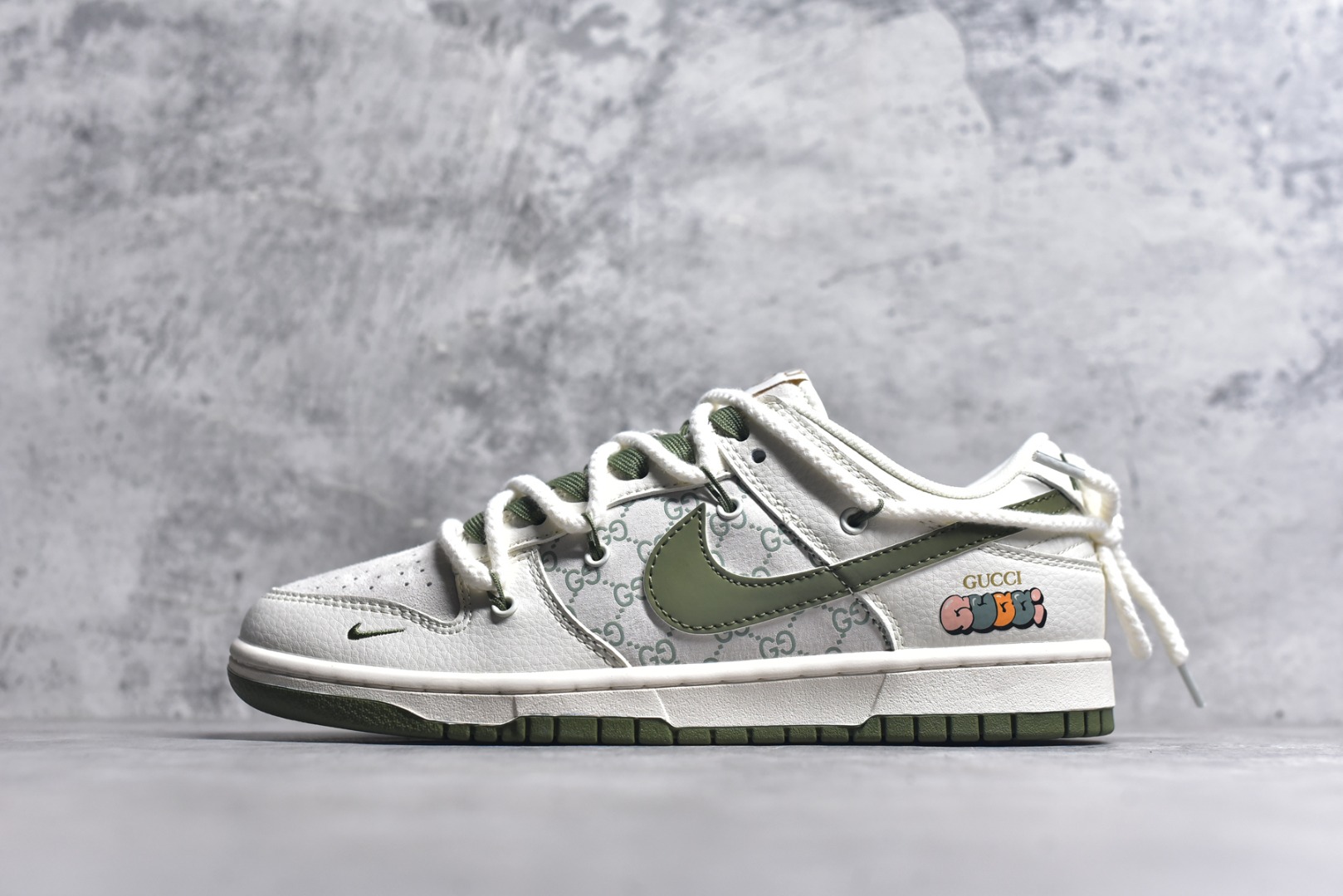 #Nk SB Dunk Low 古驰联名-米绿插花 周年高端定制 低帮休闲板鞋 XX2025-918 #定制鞋盒 大厂纯原品质出货 超高清洁度 皮料切割干净无任何毛边 细节完美 尺码：36 36.5 37.5 38 38.5 39 40 40.5 41 42 42.5 43 44 44.5 45 9.E5-选品中心