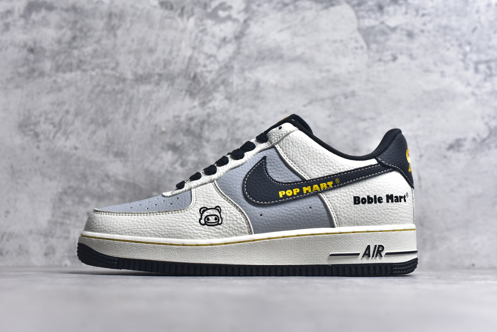 #Nike Air Force 1\’07 Low 泡泡玛特联名 白灰黑金 空军一号低帮休闲板鞋 SC0601-564 #原楦头原纸板 原装鞋盒 原厂鞋底 超高清洁度 细节完美 尺码：36 36.5 37.5 38 38.5 39 40 40.5 41 42 42.5 43 44 44.5 45 9.D4-选品中心