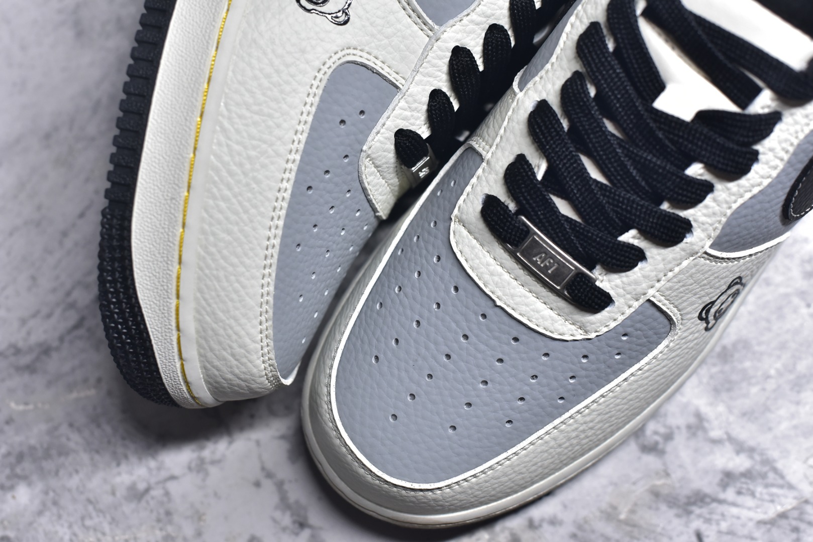 图片[8]-#Nike Air Force 1\’07 Low 泡泡玛特联名 白灰黑金 空军一号低帮休闲板鞋 SC0601-564 #原楦头原纸板 原装鞋盒 原厂鞋底 超高清洁度 细节完美 尺码：36 36.5 37.5 38 38.5 39 40 40.5 41 42 42.5 43 44 44.5 45 9.D4-选品中心