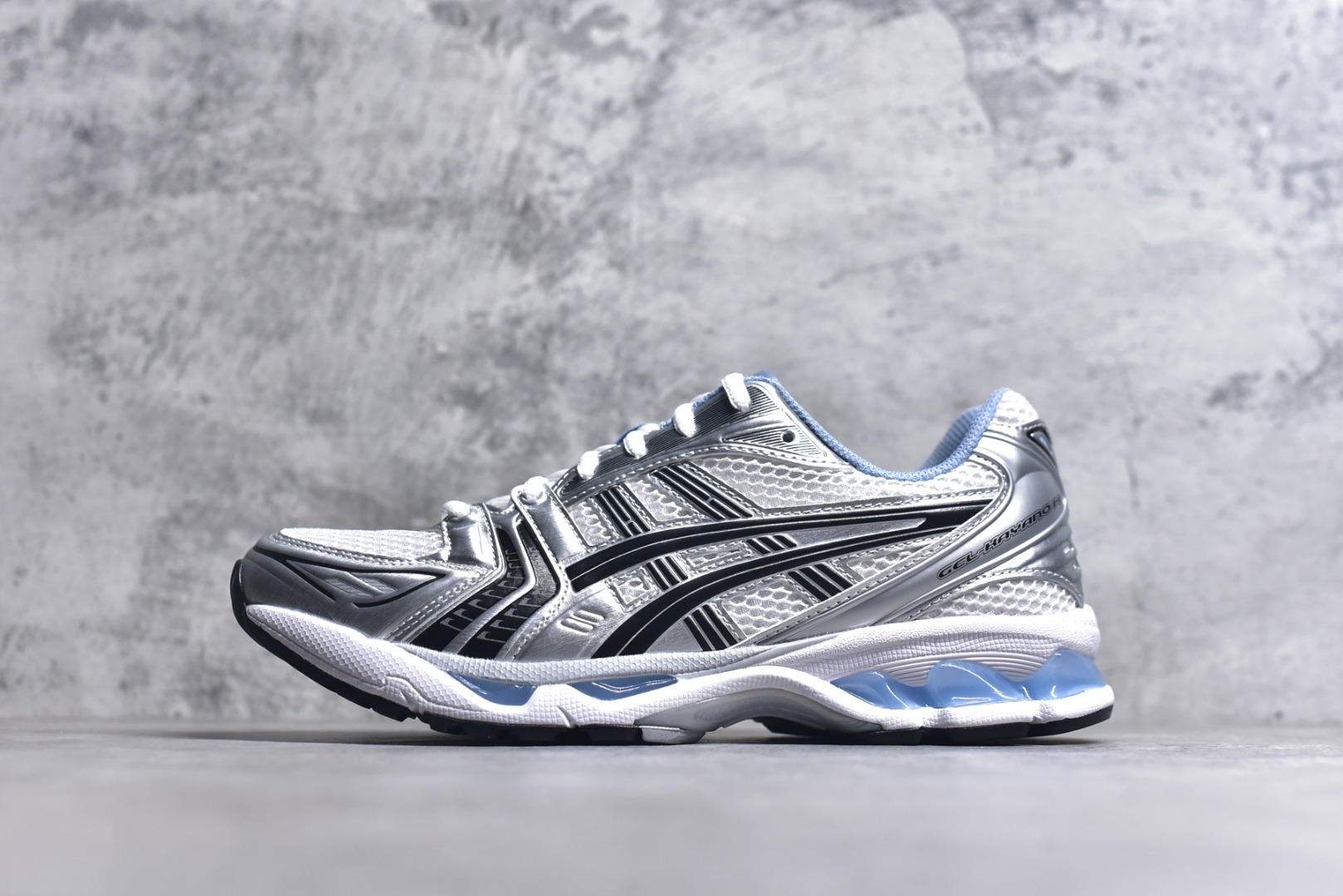#Asics Gel-Kayano K14 亚瑟士系列复古舒适织物合成革减震防滑耐磨低帮休闲跑步鞋 市场顶级版本 原装纸板楦头开发 独家私模五层组合大底 原厂定制缓震硅胶加持 原盒原配 官方四联吊牌 一比一同步原鞋工艺和用料 鞋面原厂“三明治”多层网布 区别其他同价版本 鞋垫采用原厂OrthoLite欧索莱材质 非普通海玻璃鞋垫 后跟一样采用了GEL缓震胶 整体系列设计非常的科技感 锻炼跑步的同时让你一样时尚百搭 尺码：36 37 37.5 38 39 39.5 40 40.5 41.5 42 42.5 43.5 44 44.5 45 46-选品中心