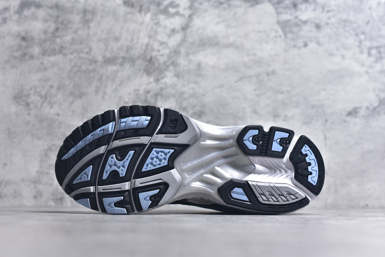 图片[6]-#Asics Gel-Kayano K14 亚瑟士系列复古舒适织物合成革减震防滑耐磨低帮休闲跑步鞋 市场顶级版本 原装纸板楦头开发 独家私模五层组合大底 原厂定制缓震硅胶加持 原盒原配 官方四联吊牌 一比一同步原鞋工艺和用料 鞋面原厂“三明治”多层网布 区别其他同价版本 鞋垫采用原厂OrthoLite欧索莱材质 非普通海玻璃鞋垫 后跟一样采用了GEL缓震胶 整体系列设计非常的科技感 锻炼跑步的同时让你一样时尚百搭 尺码：36 37 37.5 38 39 39.5 40 40.5 41.5 42 42.5 43.5 44 44.5 45 46-选品中心