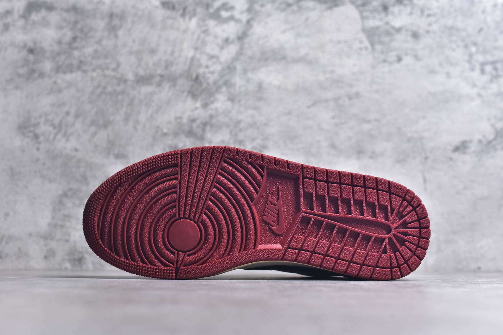 图片[6]-#Travis Scott x Air Jordan AJ1 Low OG SP TS联名10.0 白粉小麦黄倒钩低帮 DM7866-106 全系列配色 外贸特供批次 新配色不断更新开发 市场中端王者 全套原纸板楦头开发 确保原汁原味 完美呈现一代版型 一比一鞋头弧度高度鞋身弧度 此版本只针对中端市场 细节品控鞋型随意秒杀市面同价位 鞋型完美 不臃肿别扭 头层皮料加持 用料绝不含糊 进口玻璃冲刀皮料裁剪零毛边 电脑针车工艺 超高鞋面清洁度 最高QC检验标准 控制溢胶瑕疵 原盒原配 飞翼3D高频深度立体 工艺方面大到整体鞋型 漏斗收腰 底线拉帮 LOGO立体程度 小到针眼排布 载片对称 冲孔效果 鞋标规范 鞋垫背胶等等 无一不是口碑收割 每双都是一个回头客 尺码：36 36.5 37.5 38 38.5 39 40 40.5 41 42 42.5 43 44 44.5 45 46 47.5-选品中心