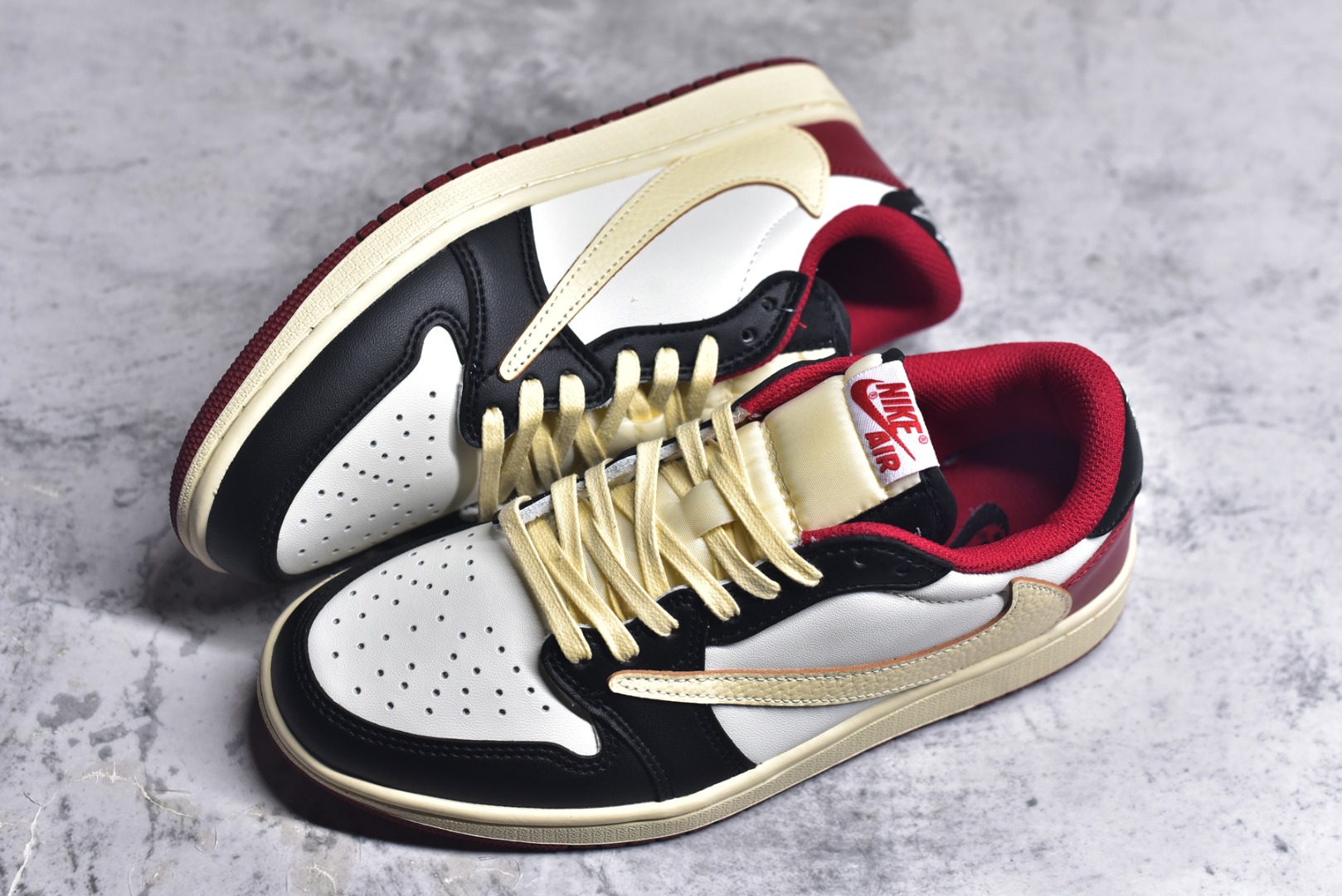 图片[7]-#Travis Scott x Air Jordan AJ1 Low OG SP TS联名10.0 白粉小麦黄倒钩低帮 DM7866-106 全系列配色 外贸特供批次 新配色不断更新开发 市场中端王者 全套原纸板楦头开发 确保原汁原味 完美呈现一代版型 一比一鞋头弧度高度鞋身弧度 此版本只针对中端市场 细节品控鞋型随意秒杀市面同价位 鞋型完美 不臃肿别扭 头层皮料加持 用料绝不含糊 进口玻璃冲刀皮料裁剪零毛边 电脑针车工艺 超高鞋面清洁度 最高QC检验标准 控制溢胶瑕疵 原盒原配 飞翼3D高频深度立体 工艺方面大到整体鞋型 漏斗收腰 底线拉帮 LOGO立体程度 小到针眼排布 载片对称 冲孔效果 鞋标规范 鞋垫背胶等等 无一不是口碑收割 每双都是一个回头客 尺码：36 36.5 37.5 38 38.5 39 40 40.5 41 42 42.5 43 44 44.5 45 46 47.5-选品中心