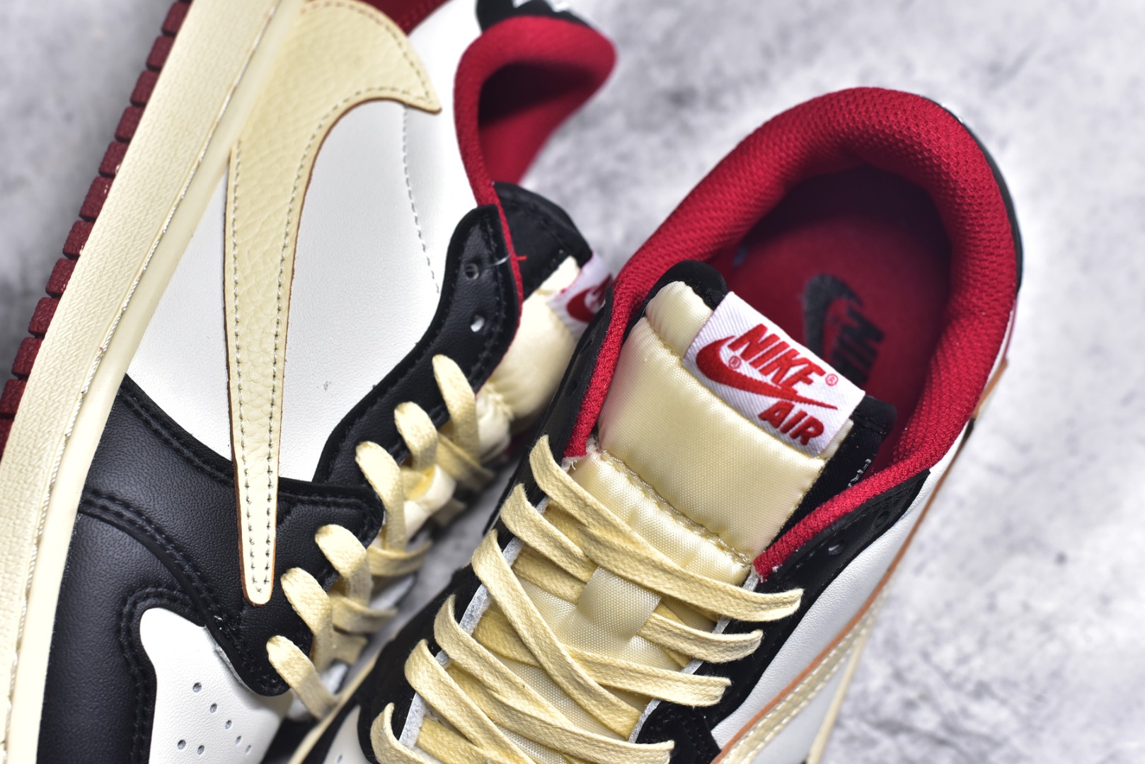 图片[9]-#Travis Scott x Air Jordan AJ1 Low OG SP TS联名10.0 白粉小麦黄倒钩低帮 DM7866-106 全系列配色 外贸特供批次 新配色不断更新开发 市场中端王者 全套原纸板楦头开发 确保原汁原味 完美呈现一代版型 一比一鞋头弧度高度鞋身弧度 此版本只针对中端市场 细节品控鞋型随意秒杀市面同价位 鞋型完美 不臃肿别扭 头层皮料加持 用料绝不含糊 进口玻璃冲刀皮料裁剪零毛边 电脑针车工艺 超高鞋面清洁度 最高QC检验标准 控制溢胶瑕疵 原盒原配 飞翼3D高频深度立体 工艺方面大到整体鞋型 漏斗收腰 底线拉帮 LOGO立体程度 小到针眼排布 载片对称 冲孔效果 鞋标规范 鞋垫背胶等等 无一不是口碑收割 每双都是一个回头客 尺码：36 36.5 37.5 38 38.5 39 40 40.5 41 42 42.5 43 44 44.5 45 46 47.5-选品中心