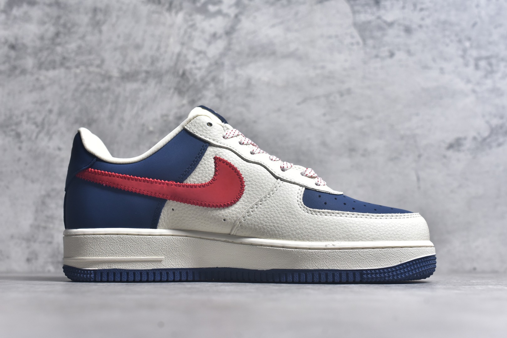 图片[3]-#Nike Air Force 1\’07 Low 斯图西联名 米蓝红针织勾 空军一号定制休闲板鞋 KJ1688-008 #原楦头原纸板 原装鞋盒 定制五金配件 内置全掌气垫 原厂鞋底 尺码：36 36.5 37.5 38 38.5 39 40 40.5 41 42 42.5 43 44 44.5 45 9.D4-选品中心