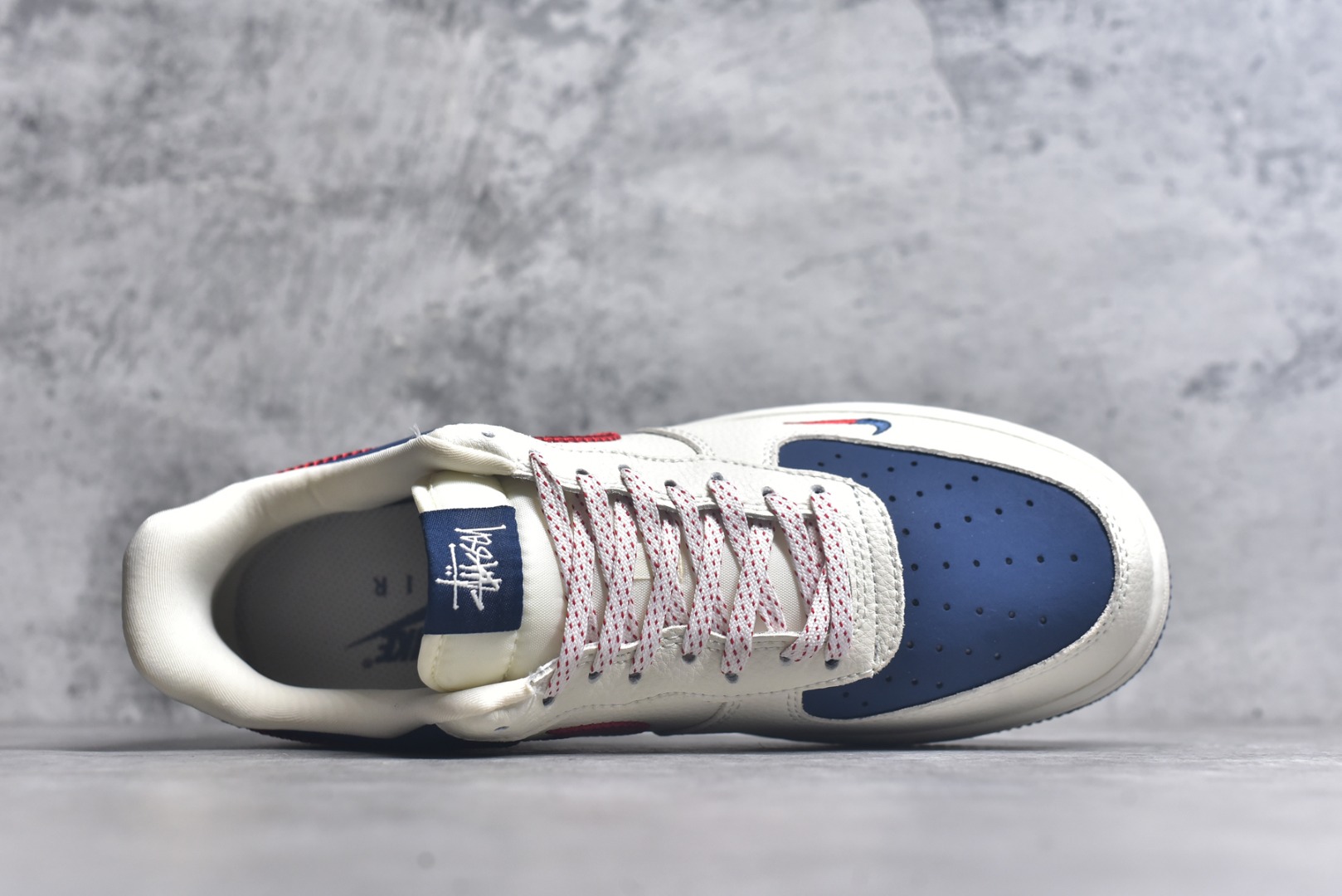 图片[4]-#Nike Air Force 1\’07 Low 斯图西联名 米蓝红针织勾 空军一号定制休闲板鞋 KJ1688-008 #原楦头原纸板 原装鞋盒 定制五金配件 内置全掌气垫 原厂鞋底 尺码：36 36.5 37.5 38 38.5 39 40 40.5 41 42 42.5 43 44 44.5 45 9.D4-选品中心