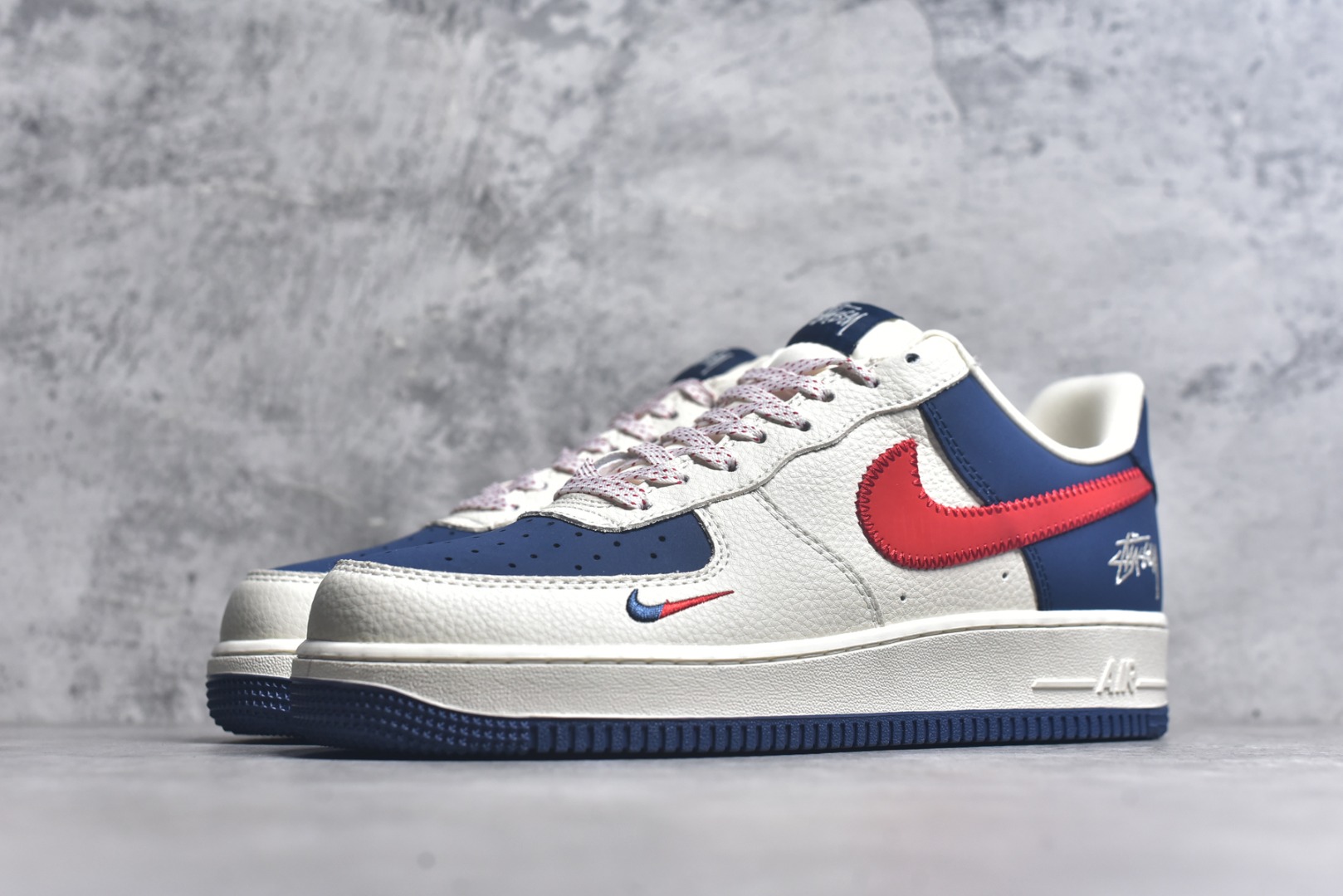 图片[2]-#Nike Air Force 1\’07 Low 斯图西联名 米蓝红针织勾 空军一号定制休闲板鞋 KJ1688-008 #原楦头原纸板 原装鞋盒 定制五金配件 内置全掌气垫 原厂鞋底 尺码：36 36.5 37.5 38 38.5 39 40 40.5 41 42 42.5 43 44 44.5 45 9.D4-选品中心