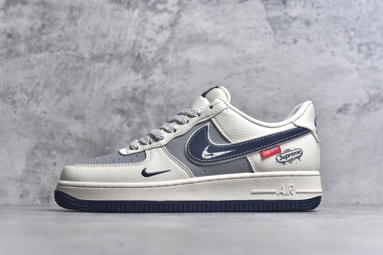 #Nike Air Force 1\’07 Low Supreme联名 夜幕蓝 空军一号定制休闲板鞋 SM6668-112 #原楦头原纸板 原装鞋盒 定制五金配件 内置全掌气垫 原厂鞋底 尺码：36 36.5 37.5 38 38.5 39 40 40.5 41 42 42.5 43 44 44.5 45 9.D4-选品中心