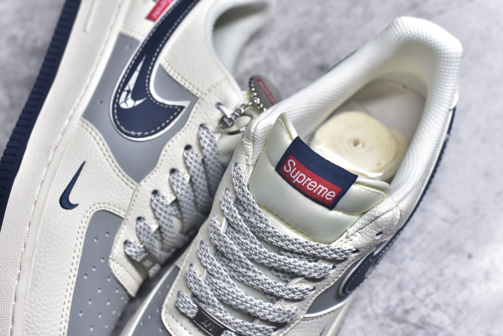 图片[9]-#Nike Air Force 1\’07 Low Supreme联名 夜幕蓝 空军一号定制休闲板鞋 SM6668-112 #原楦头原纸板 原装鞋盒 定制五金配件 内置全掌气垫 原厂鞋底 尺码：36 36.5 37.5 38 38.5 39 40 40.5 41 42 42.5 43 44 44.5 45 9.D4-选品中心
